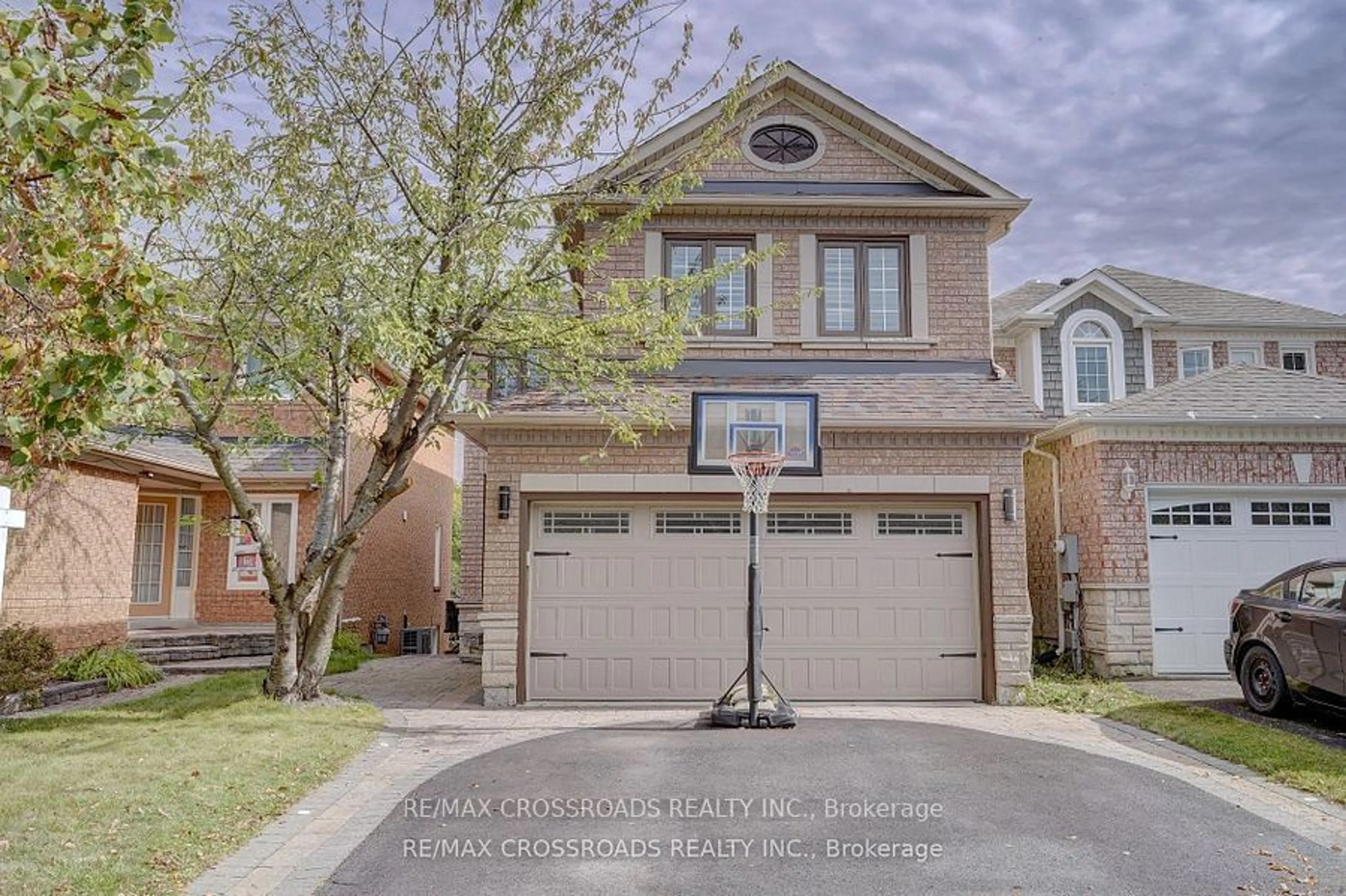 A pic from exterior of the house or condo, the street view for 47 Rush Rd, Aurora Ontario L4G 7G5