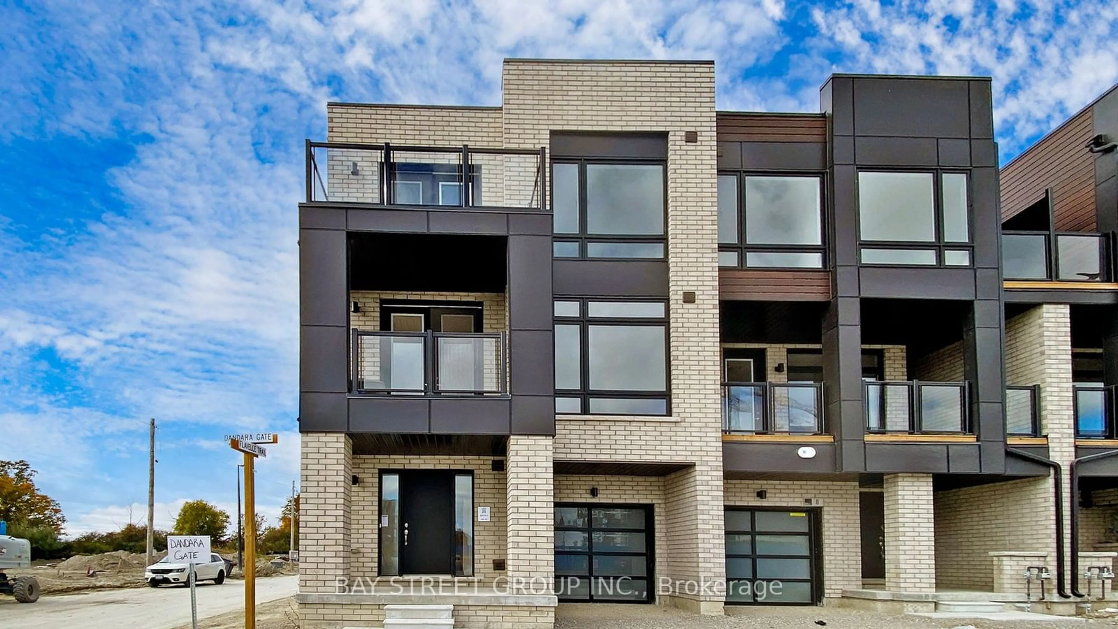 A pic from exterior of the house or condo, the front or back of building for 4 Dandara Gate, Vaughan Ontario L4L 1V8