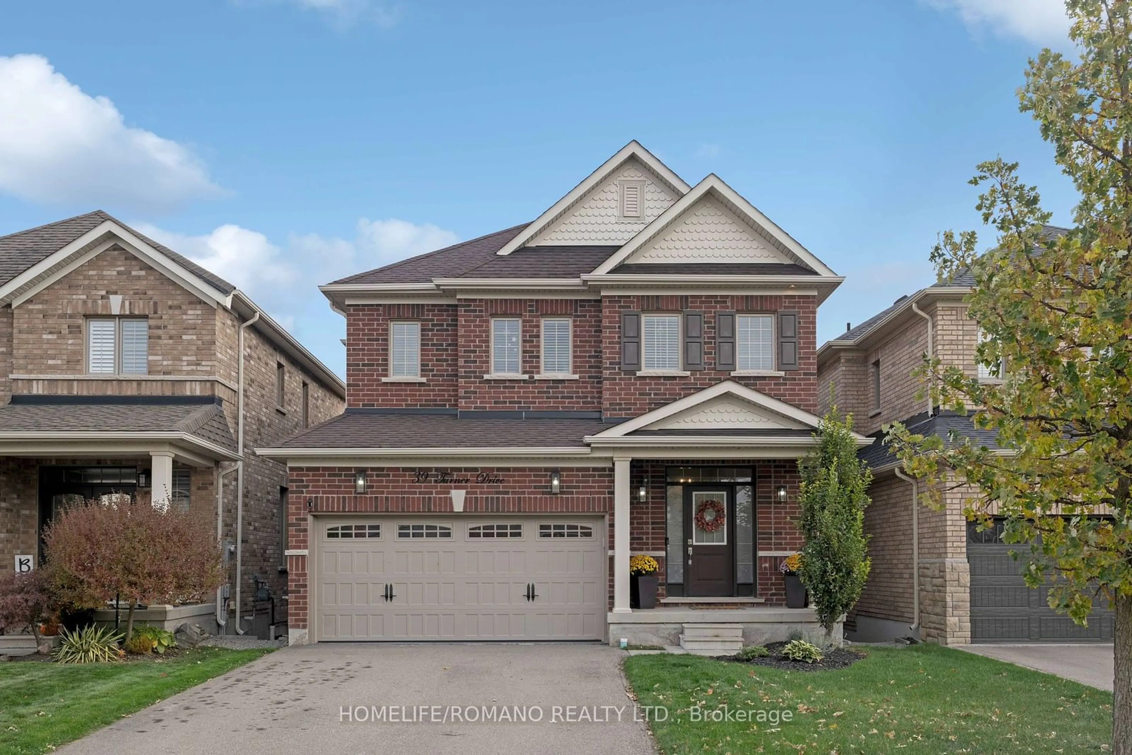 Frontside or backside of a home, the street view for 39 Turner Dr, New Tecumseth Ontario L0G 1W0