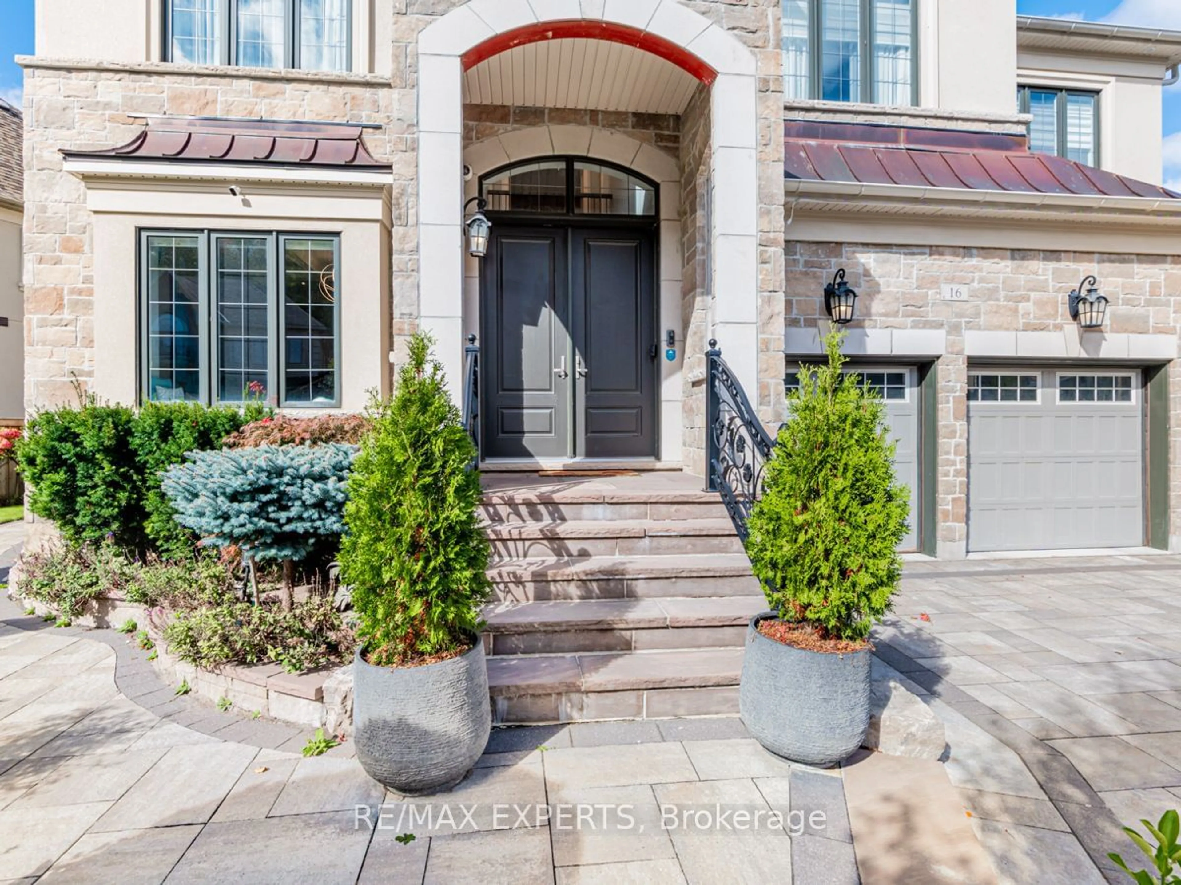 Indoor entryway, ceramic floors for 16 Sofia Olivia Cres, Vaughan Ontario L6A 4T2