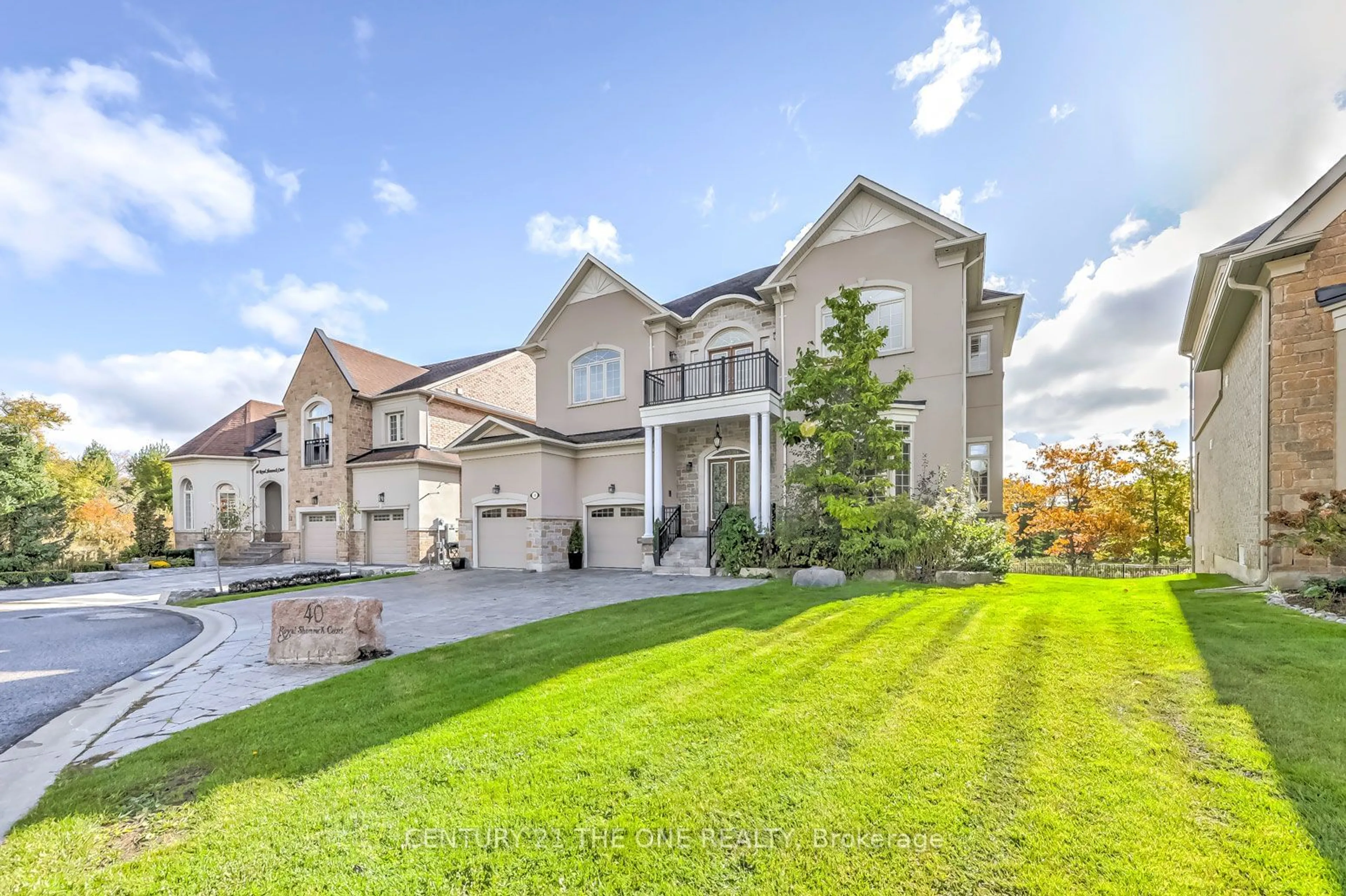 A pic from exterior of the house or condo, the street view for 40 Royal Shamrock Crt, Whitchurch-Stouffville Ontario L4A 0C9