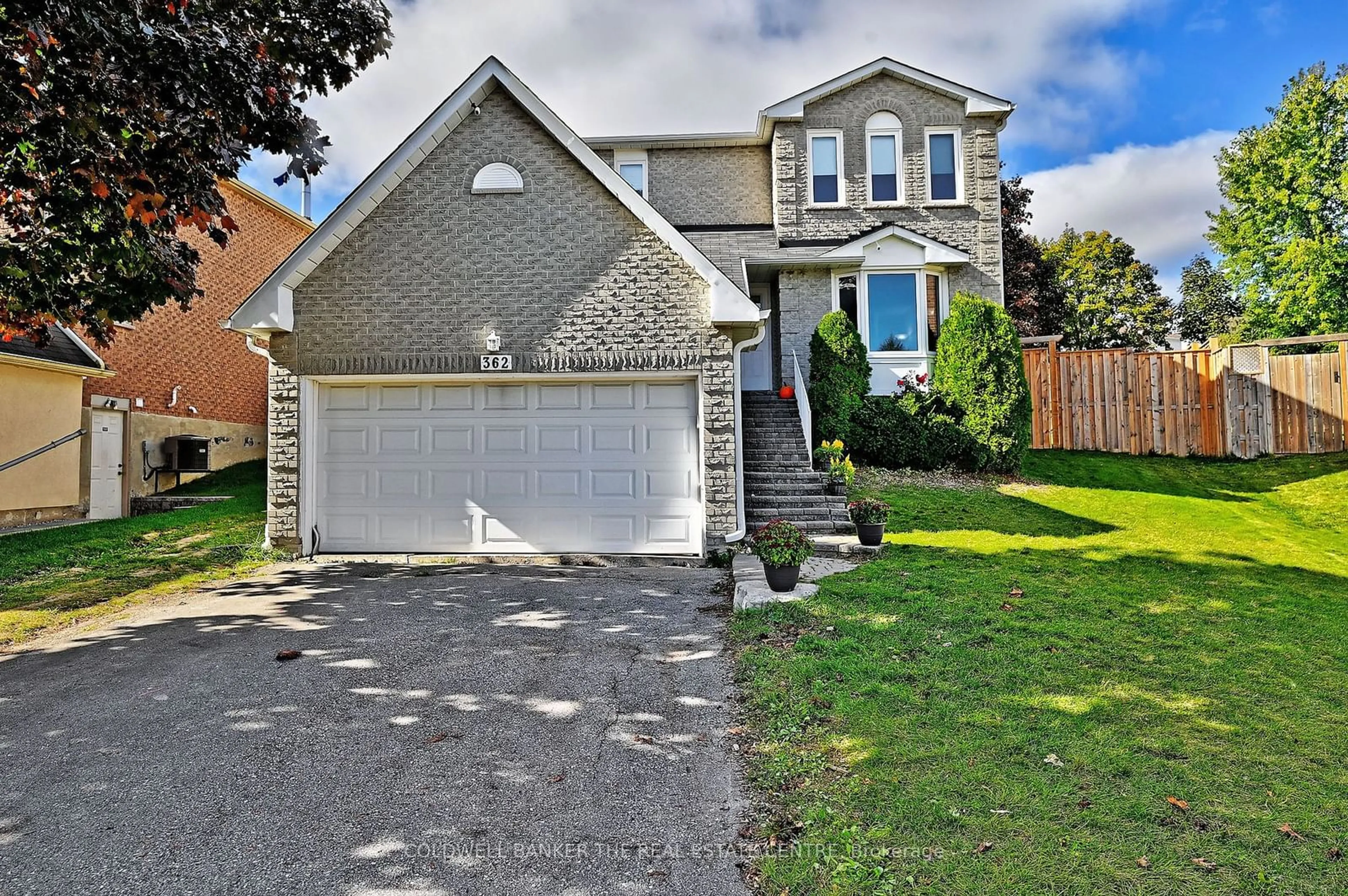 Frontside or backside of a home, the street view for 362 Jack Rettie Crt, Newmarket Ontario L3Y 7X8