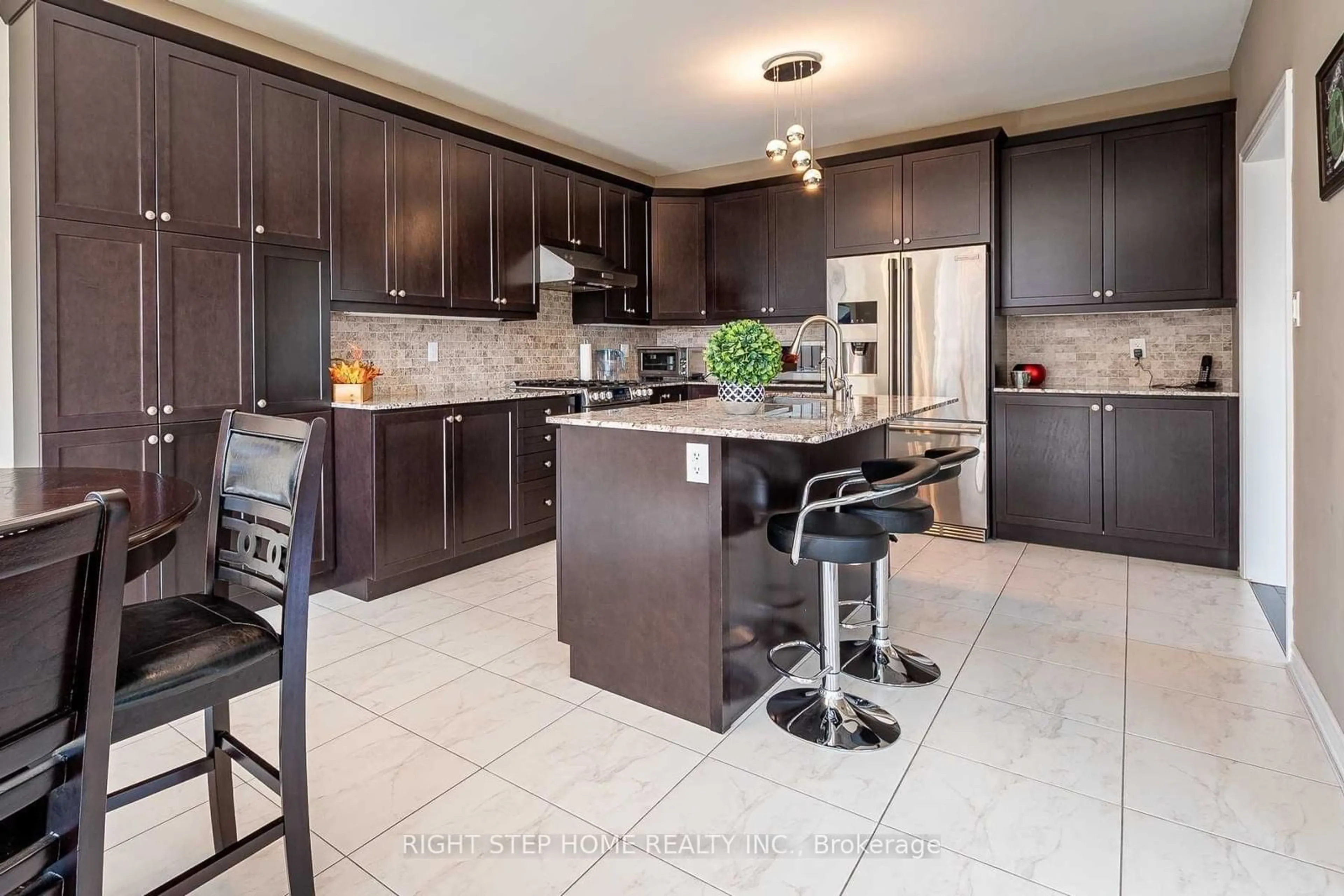 Open concept kitchen for 29 Watson Dr, New Tecumseth Ontario L0G 1W0