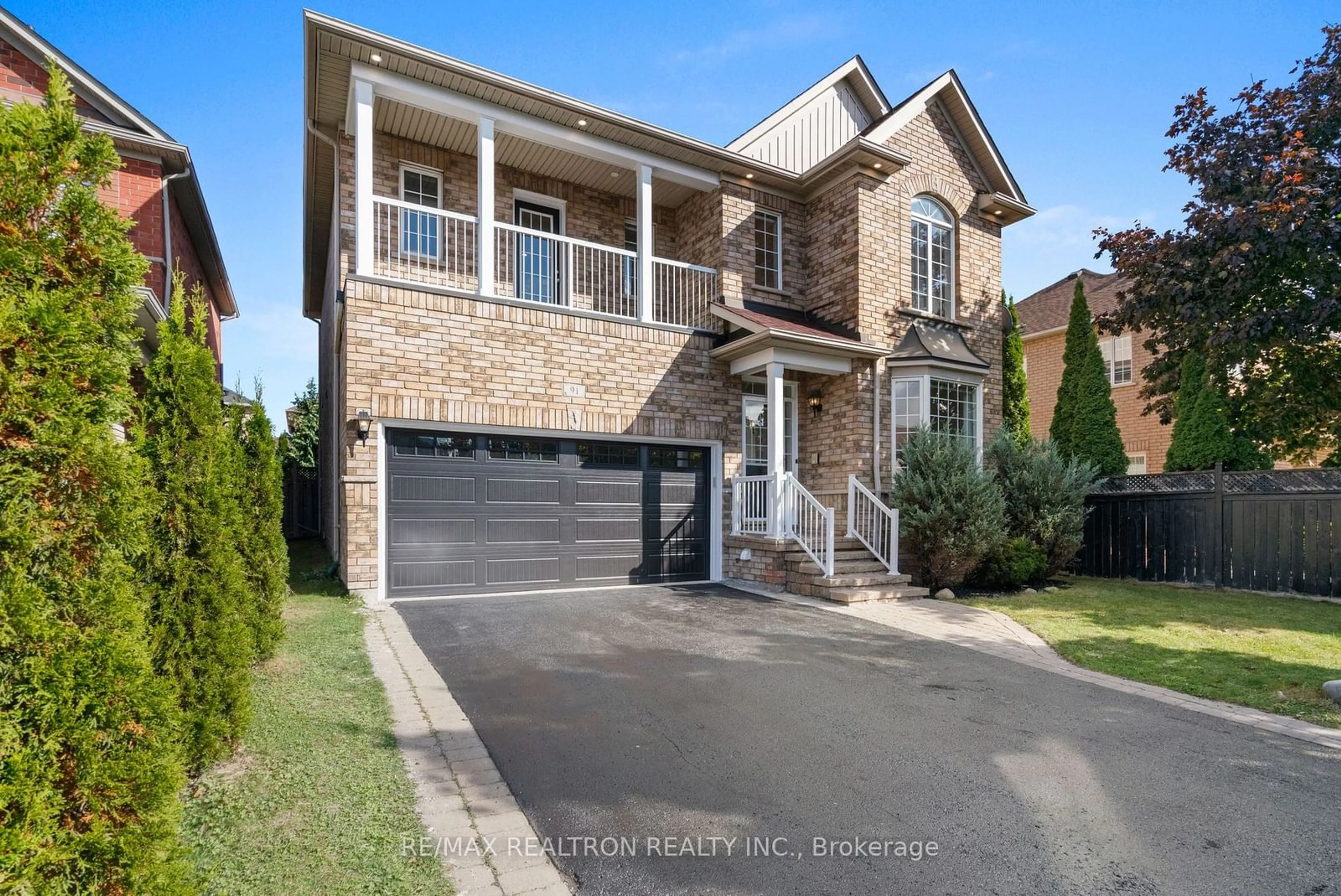 Frontside or backside of a home, the street view for 91 Gateway Dr, Aurora Ontario L4G 7S5