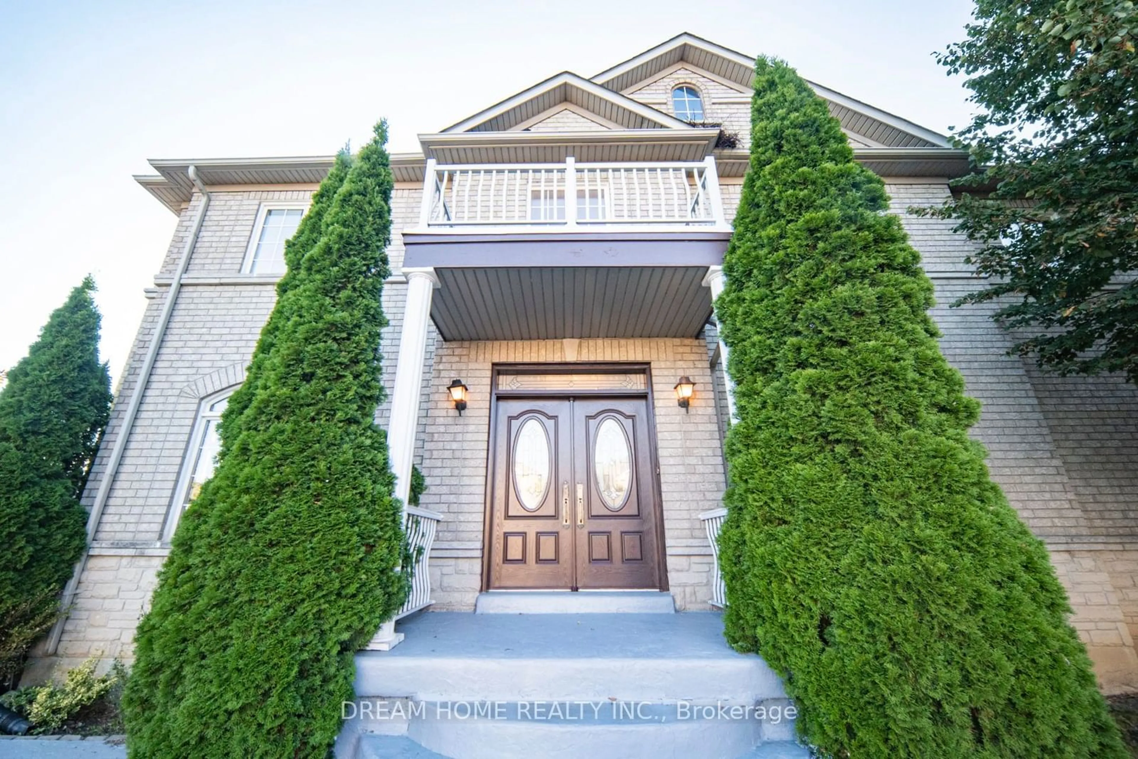 Indoor entryway, wood floors for 460 Sonoma Blvd, Vaughan Ontario L4H 2S3