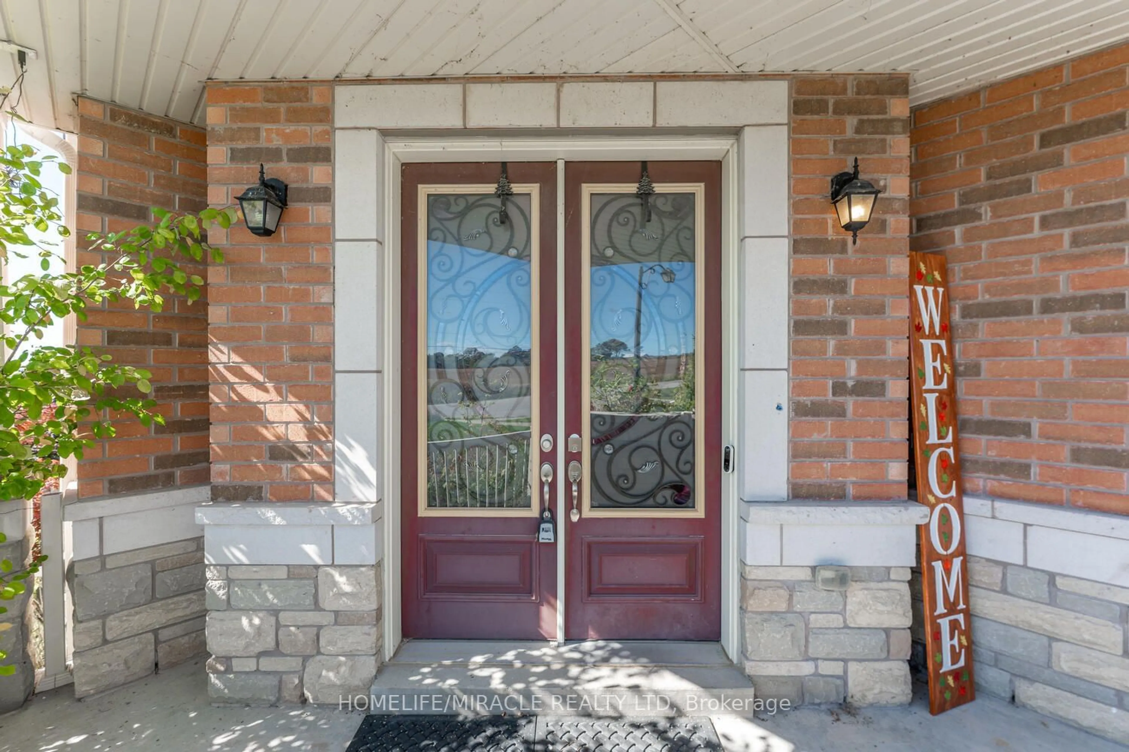 Indoor entryway, wood floors for 2 Kennedy Blvd, New Tecumseth Ontario L9R 0L4