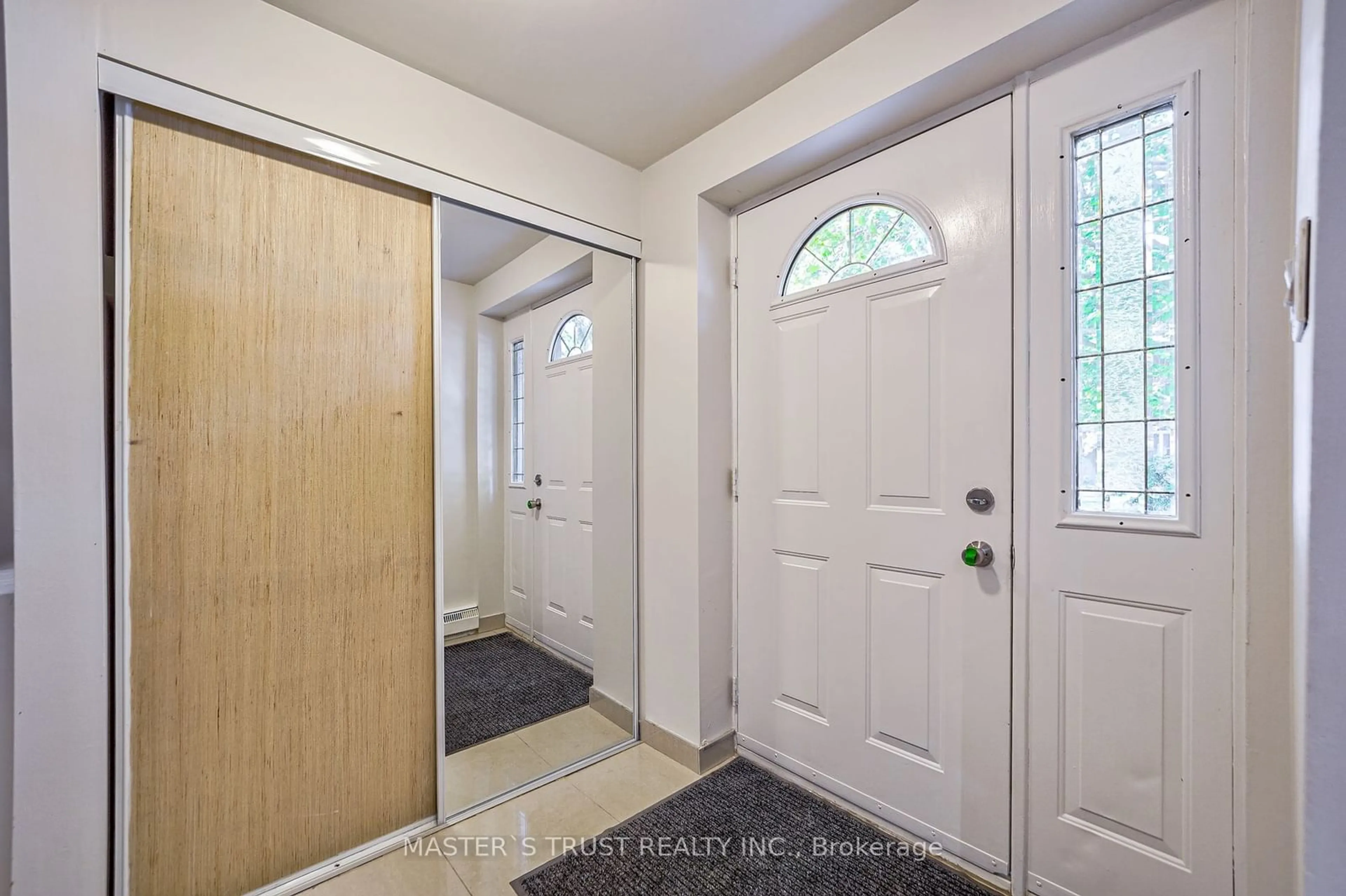 Indoor entryway, not visible floor for 77 Highland Ave, Newmarket Ontario L3Y 3H9