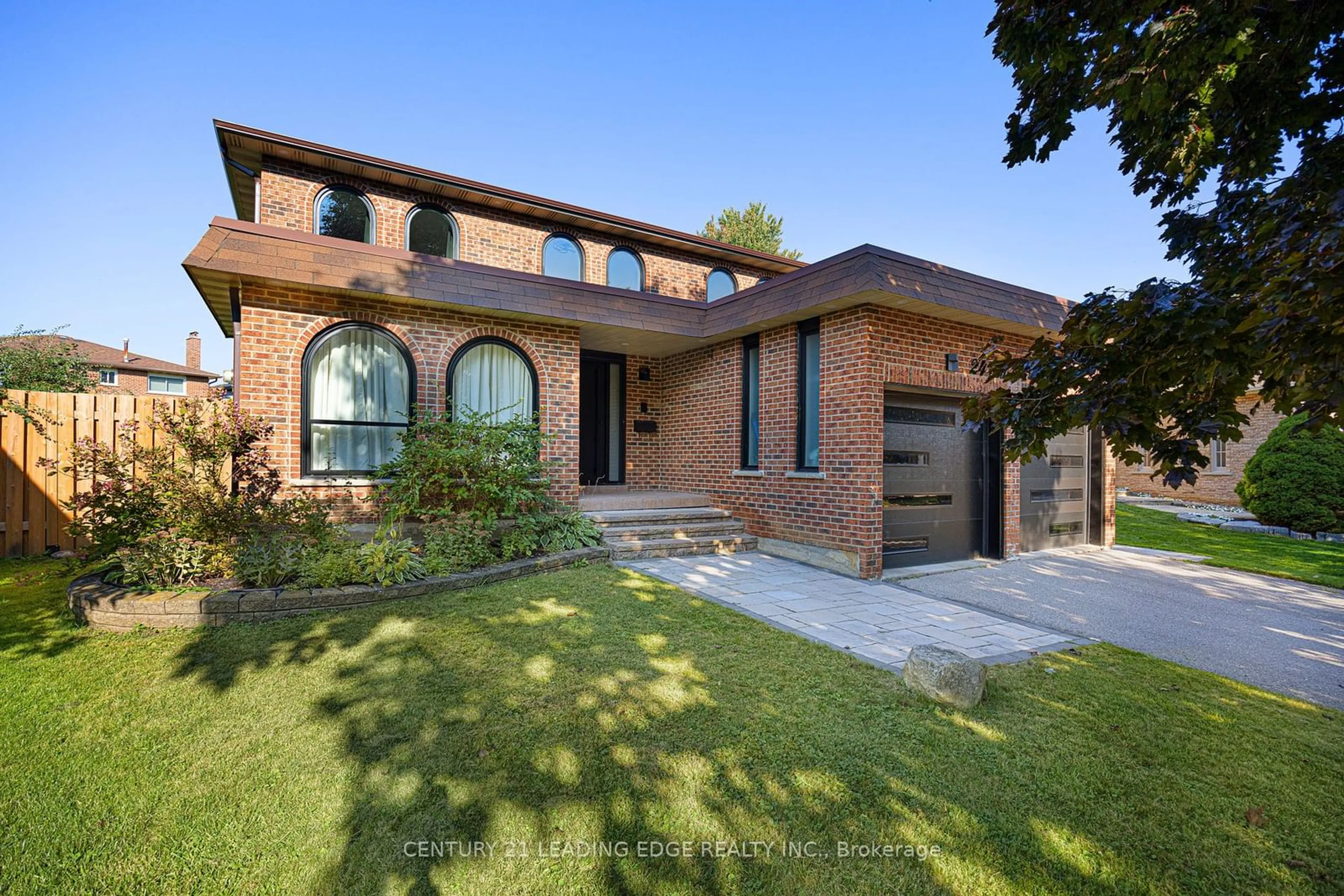 Home with brick exterior material for 24 BARKER Crt, Markham Ontario L3P 3X8