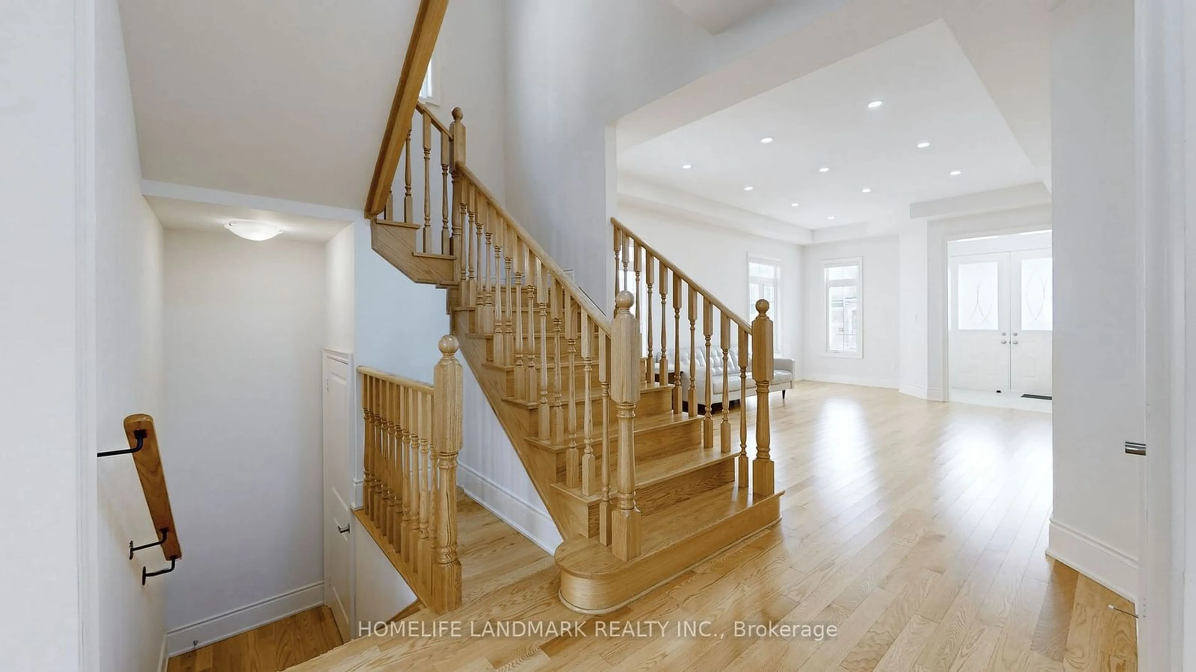 Stairs for 208 Wesmina Ave, Whitchurch-Stouffville Ontario L4A 0R8