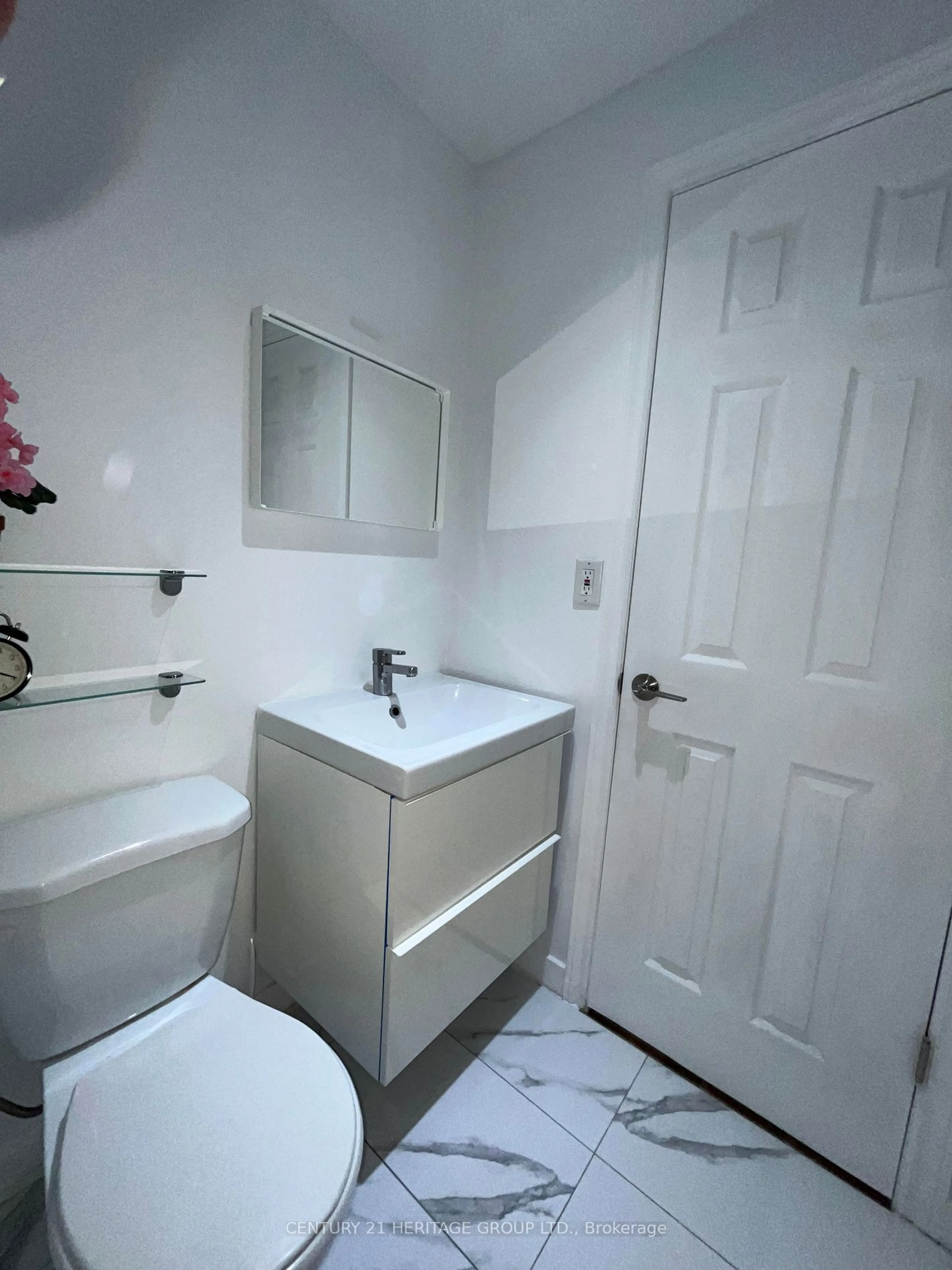 Bathroom, not visible floor for 53 Coventry Crt, Richmond Hill Ontario L4C 8B9