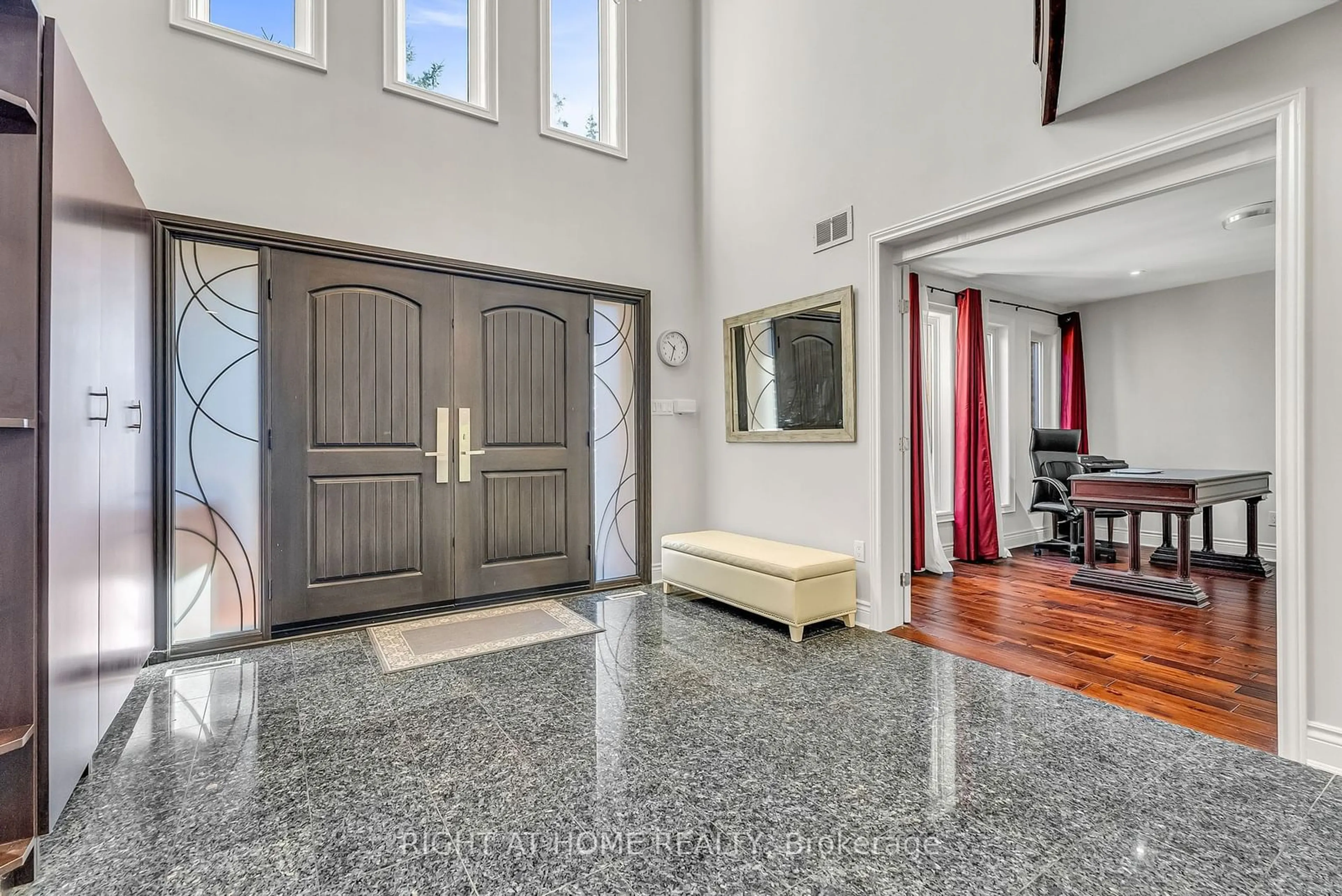 Indoor entryway, cement floor for 373 Firglen Rdge, Vaughan Ontario L4L 1N6