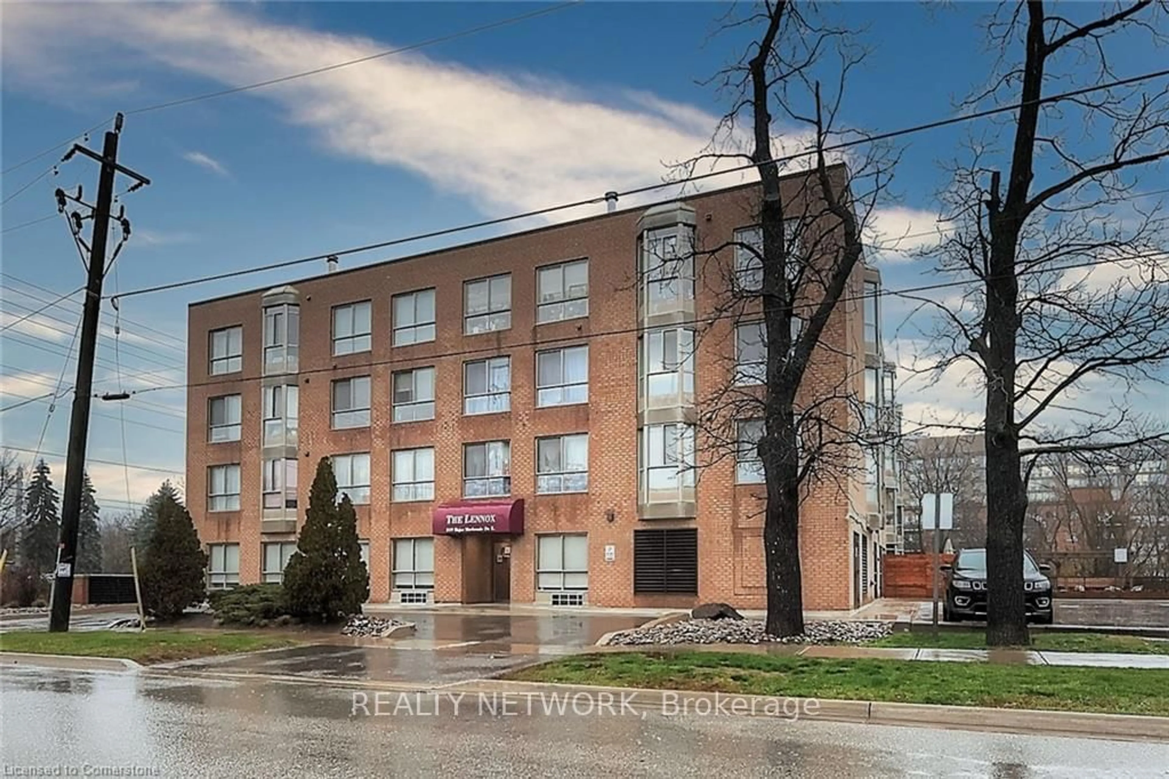 A pic from exterior of the house or condo, the front or back of building for 249 Major Mackenzie East Dr #106, Richmond Hill Ontario L4C 9M8