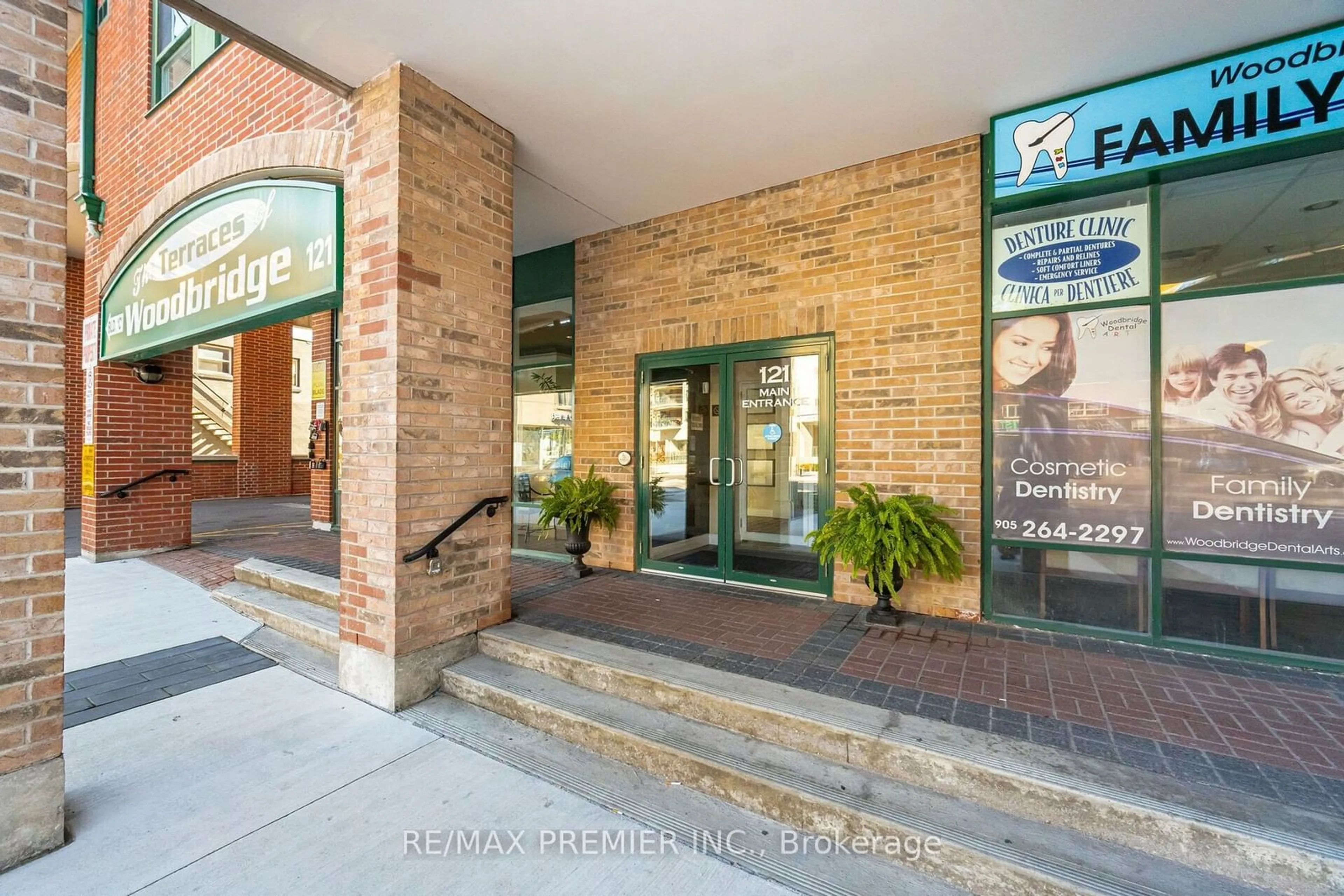 Indoor lobby for 121 Woodbridge Ave #307, Vaughan Ontario L4L 9E3