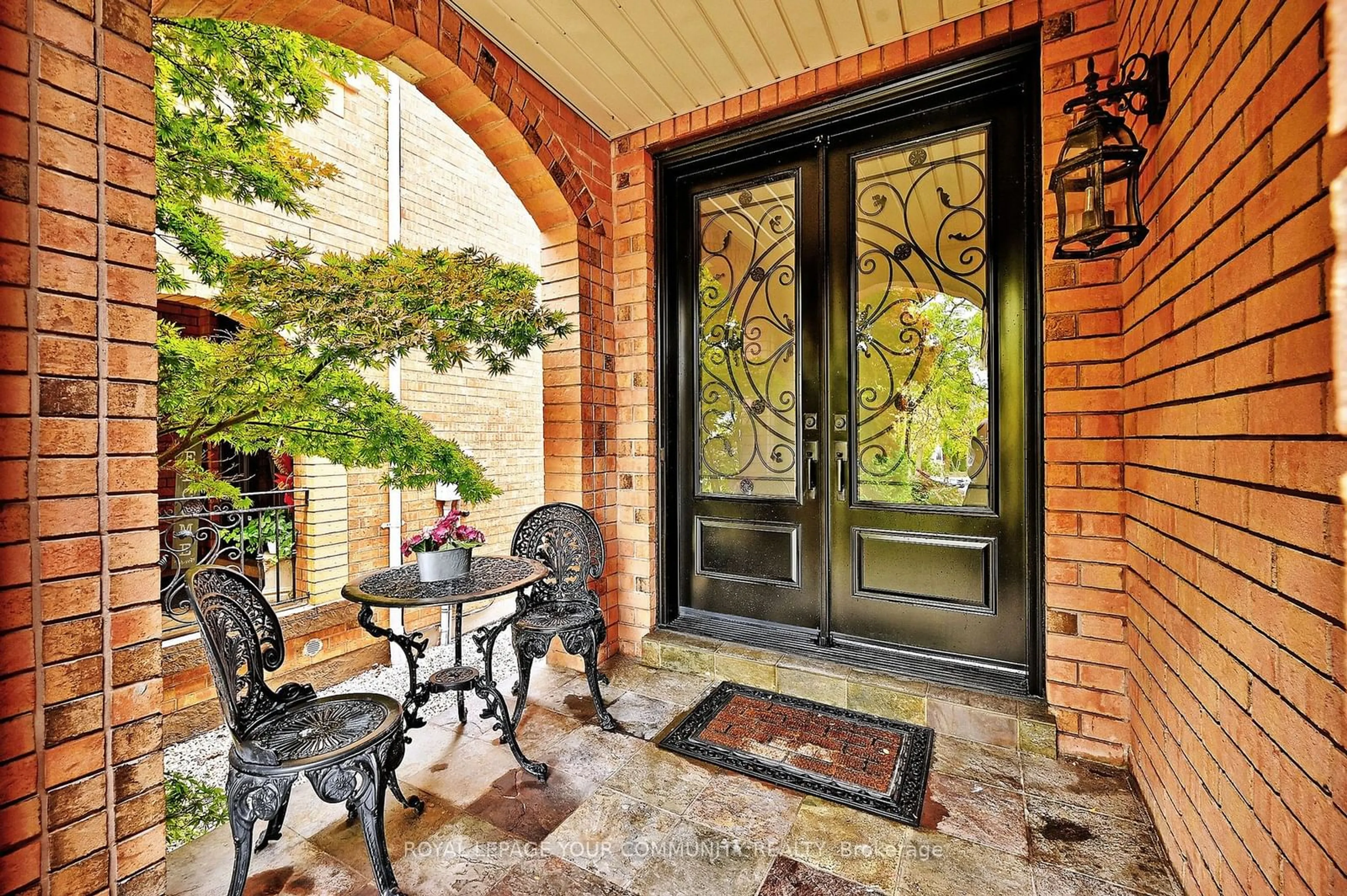 Indoor entryway, wood floors for 94 Monterey Rd, Vaughan Ontario L4H 1V8