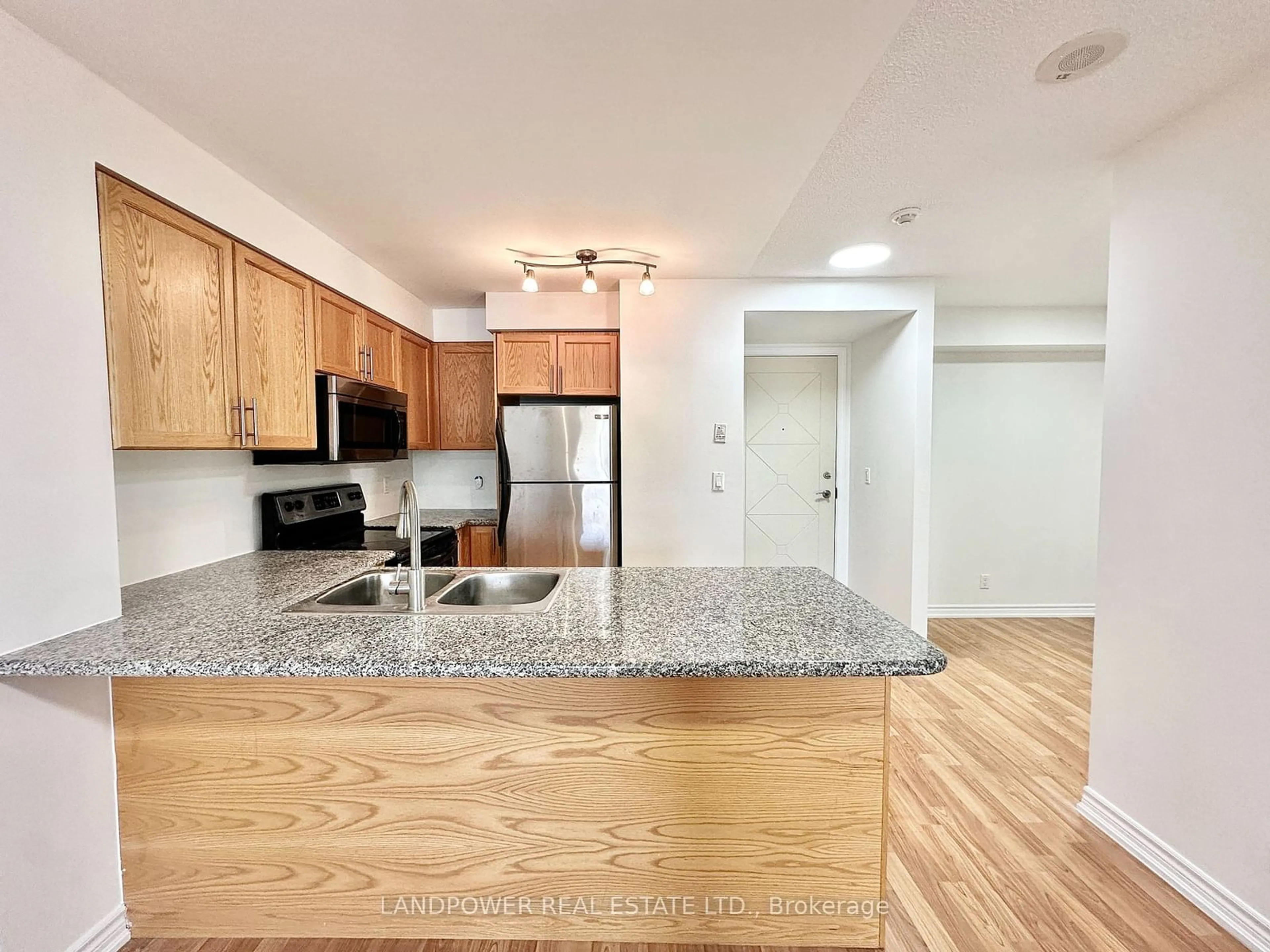 Standard kitchen, wood floors for 18 Harding Blvd #405, Richmond Hill Ontario L4C 0T3