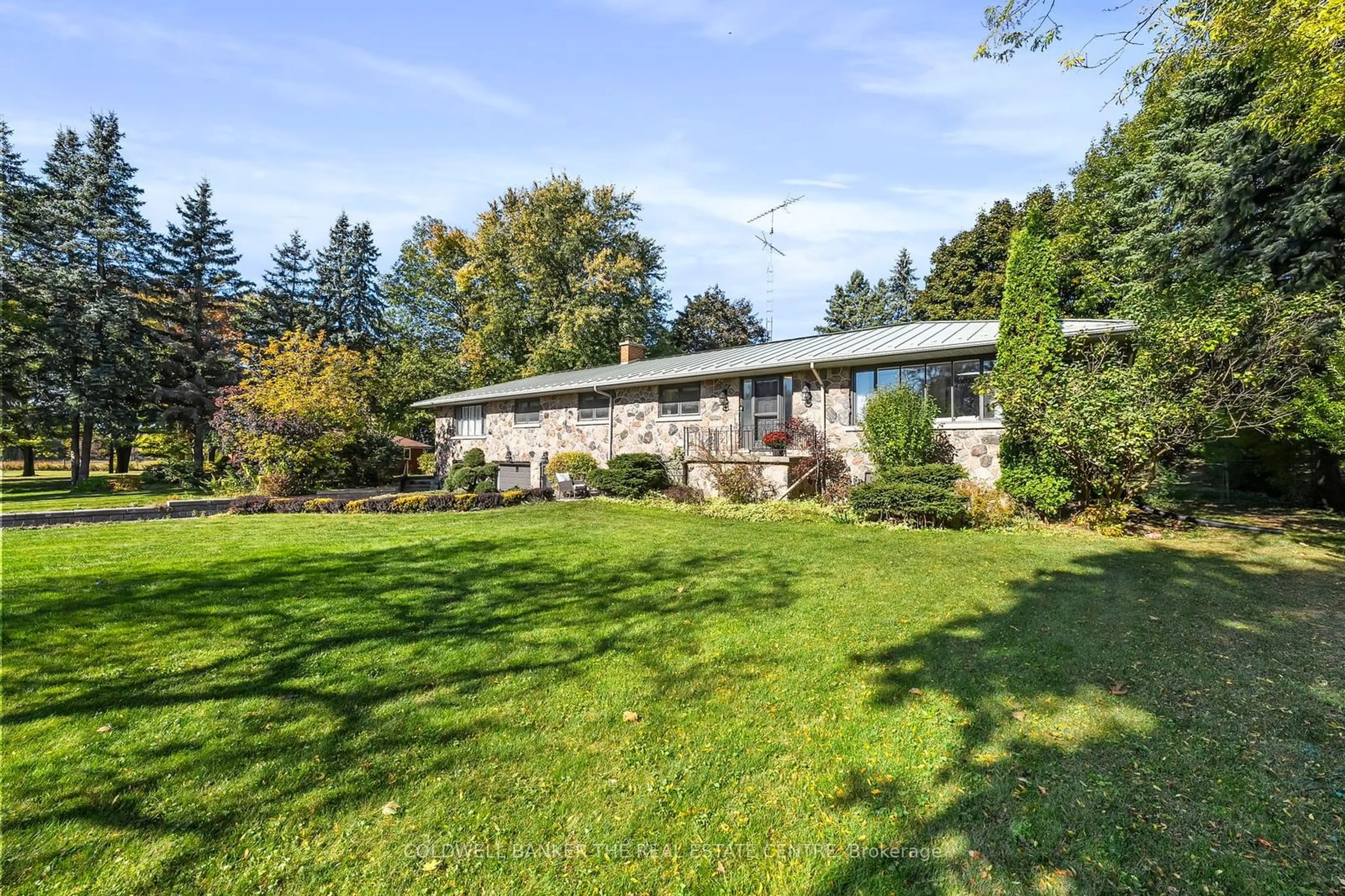 A pic from exterior of the house or condo, the fenced backyard for 2546 9th Line, Bradford West Gwillimbury Ontario L3Z 3T3