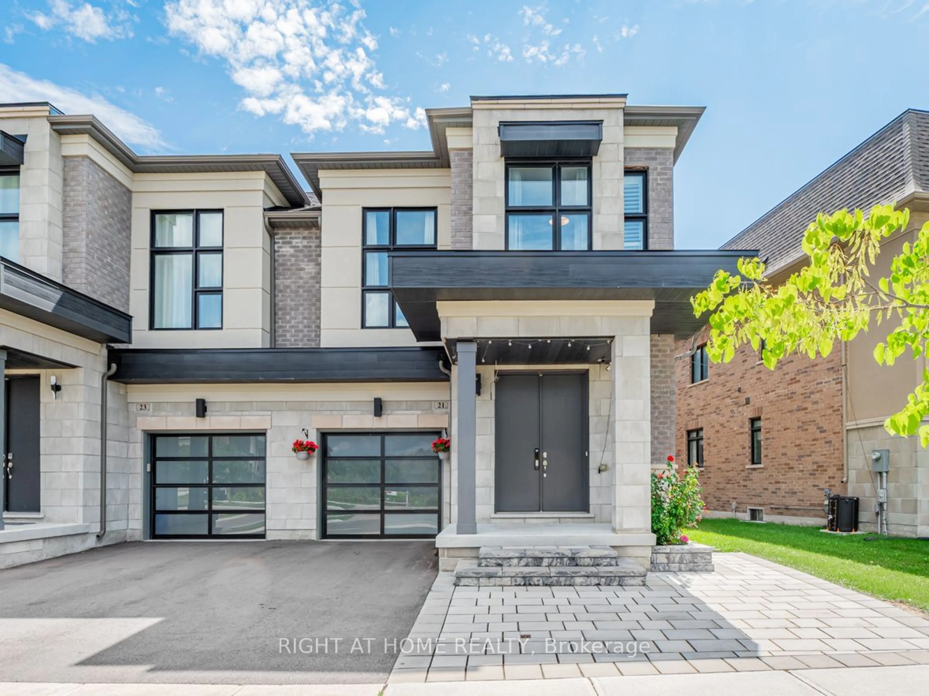 Home with brick exterior material for 21 Bawden Dr, Richmond Hill Ontario L4S 0H3