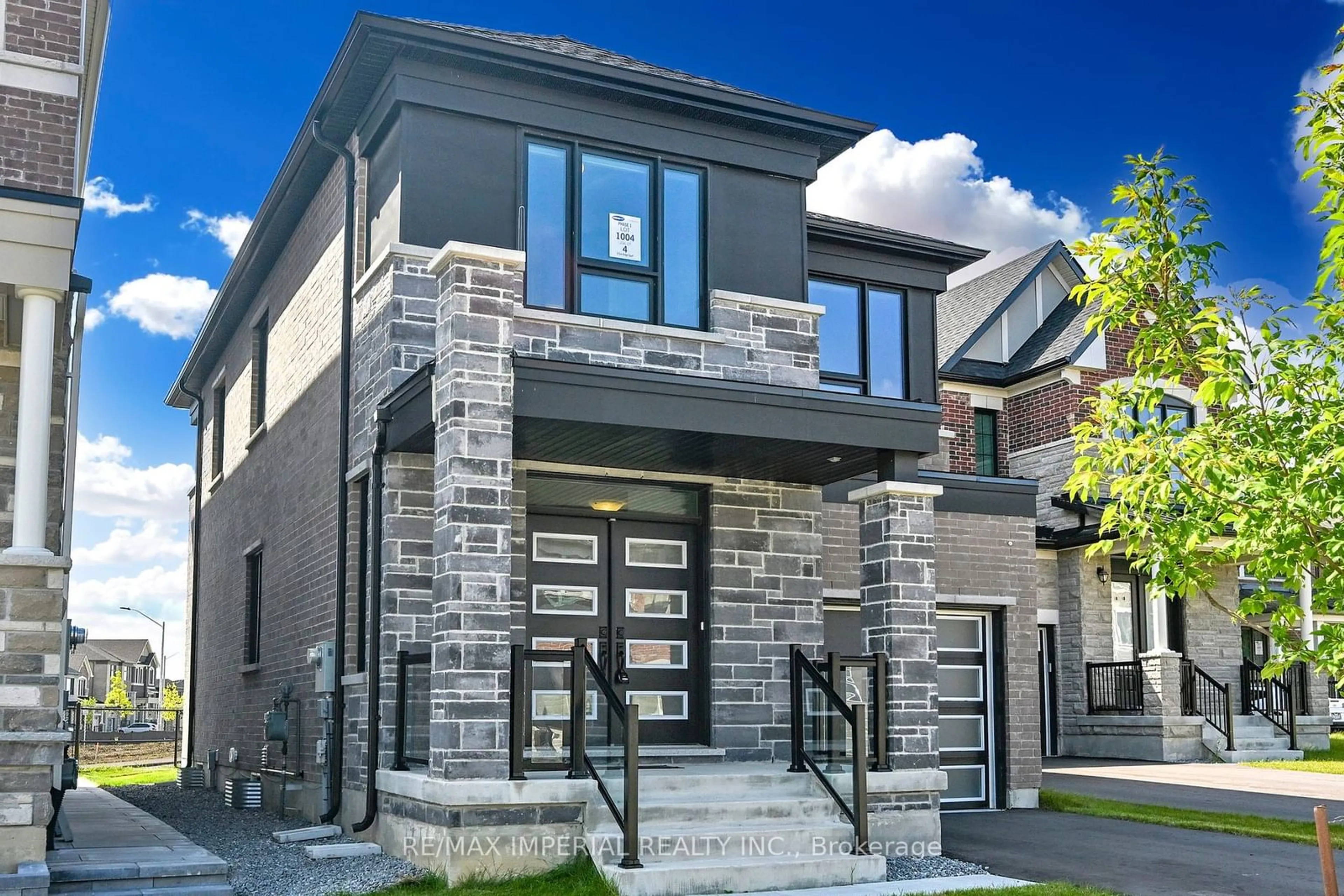 Home with brick exterior material for 5 Erin Ridge Crt, Markham Ontario L6C 1A6