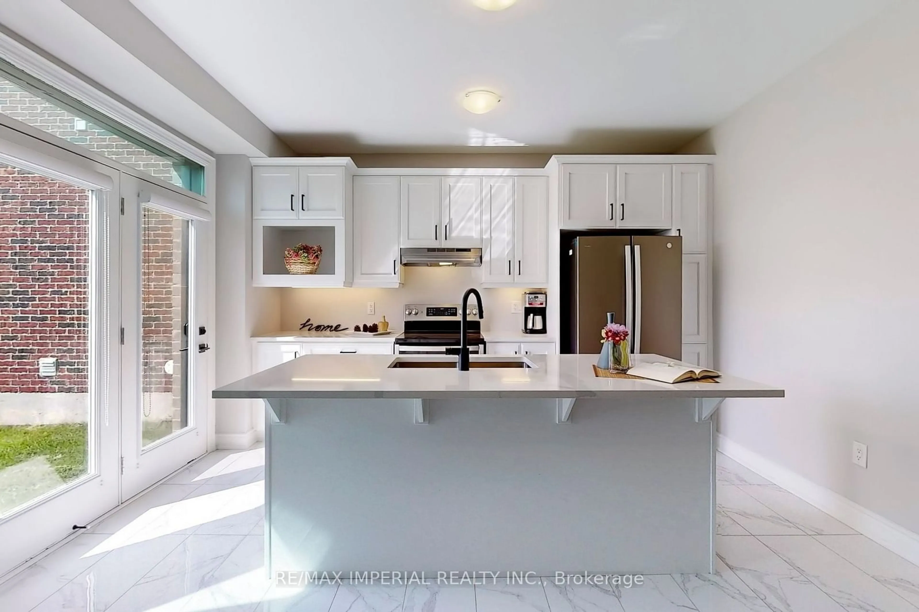 Contemporary kitchen, ceramic floors, cottage for 5 Erin Ridge Crt, Markham Ontario L6C 1A6