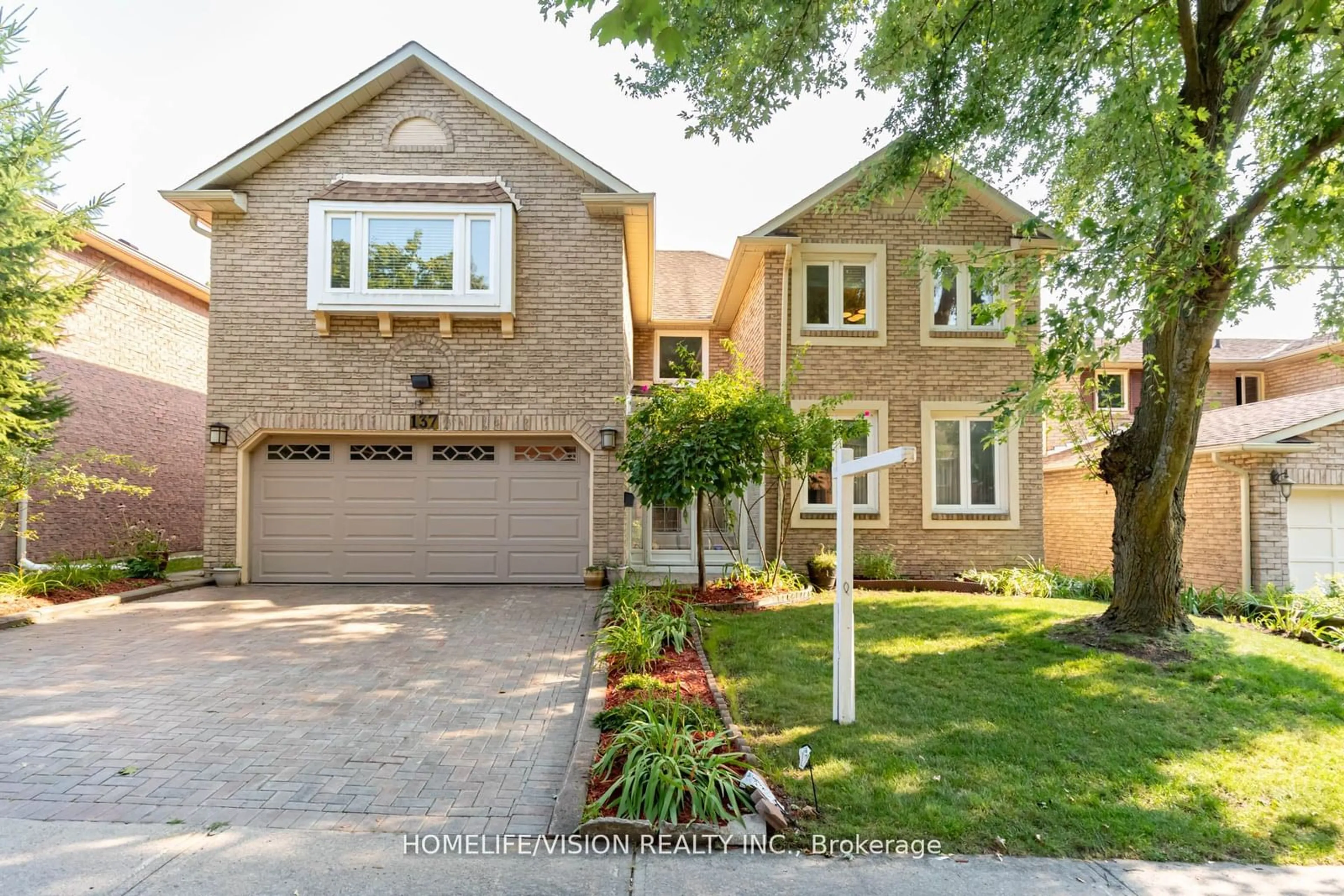 Home with brick exterior material for 137 Old Surrey Lane, Richmond Hill Ontario L4C 6R9