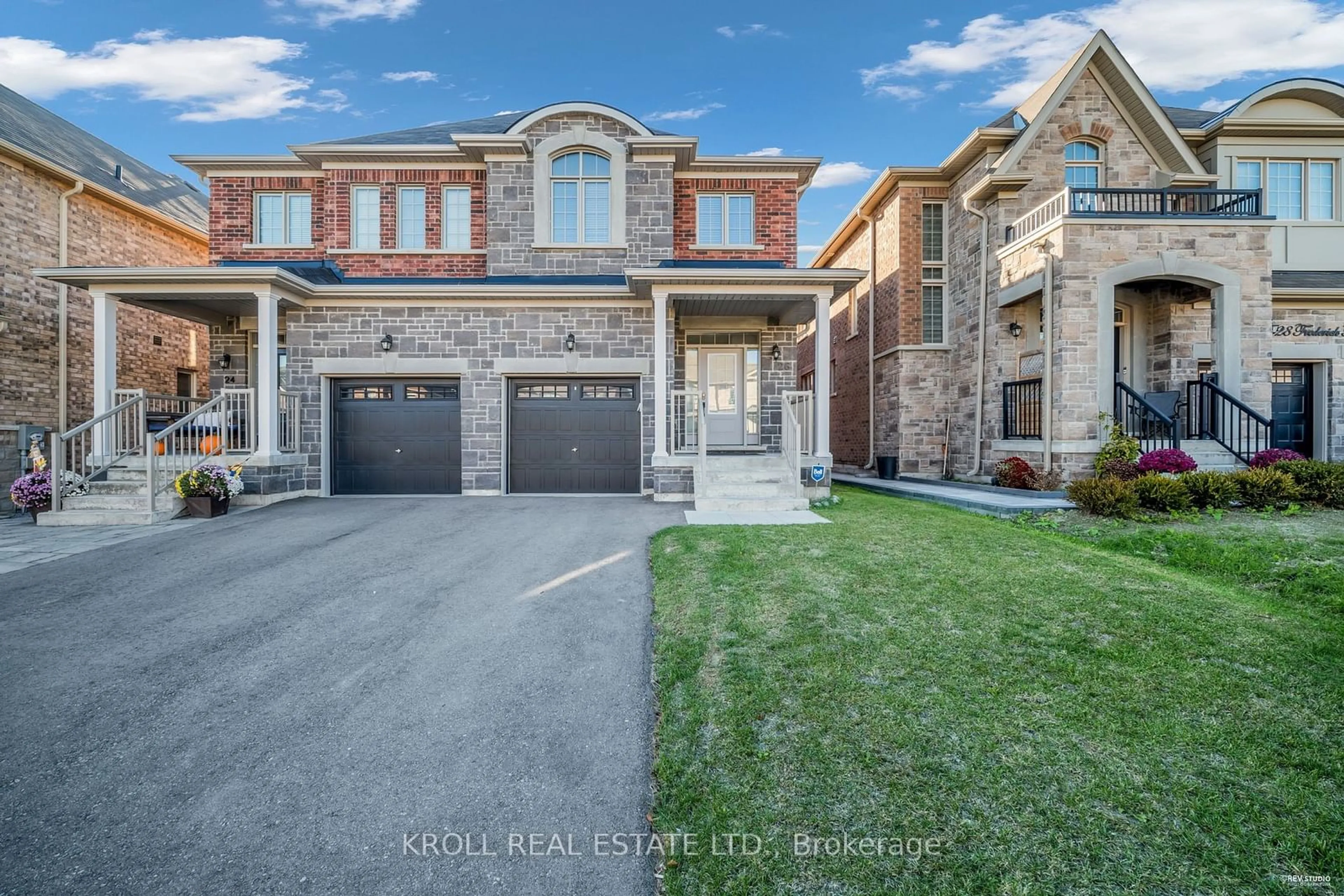 A pic from exterior of the house or condo, the street view for 26 Frederick Taylor Way, East Gwillimbury Ontario L0G 1M0