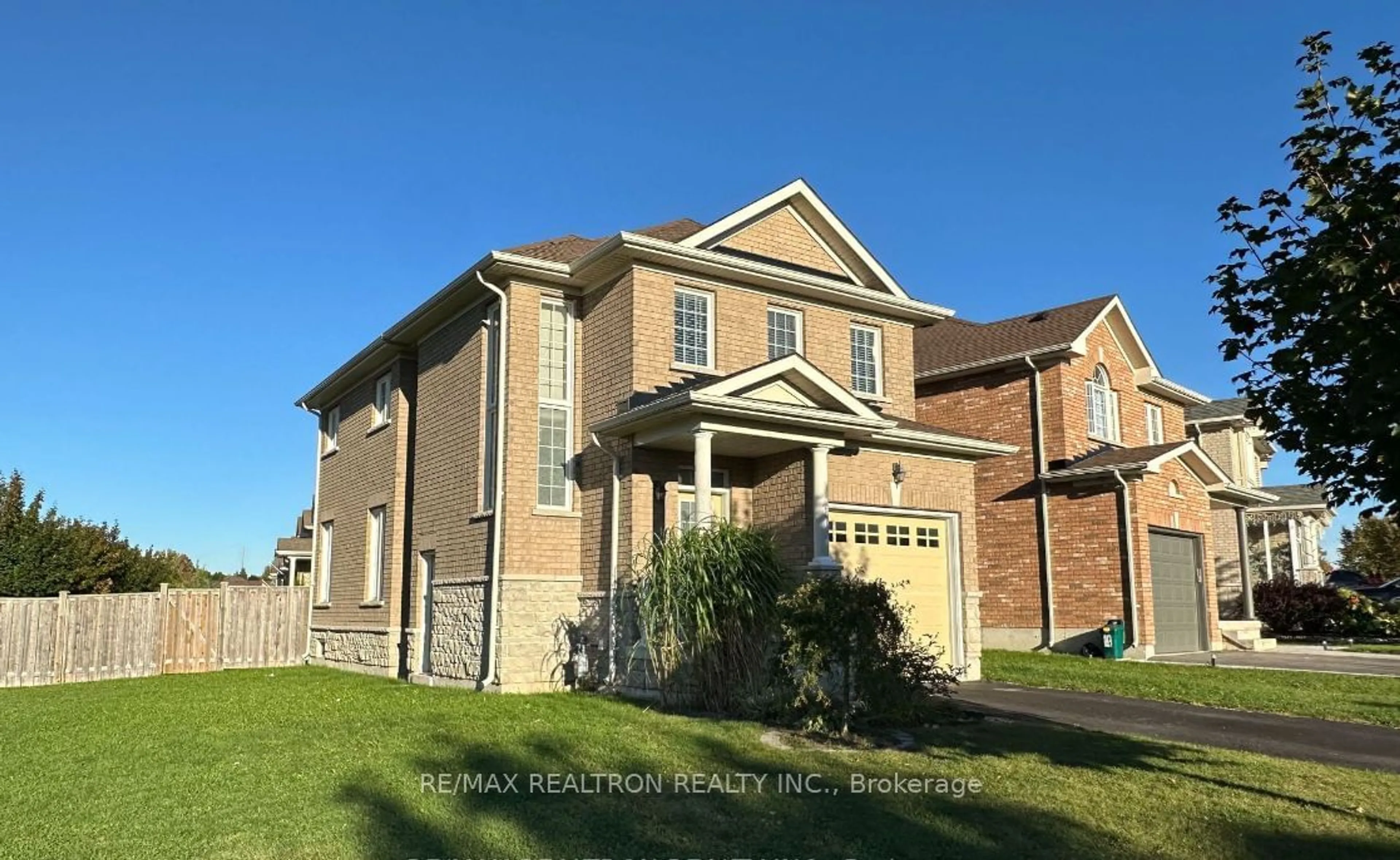 Frontside or backside of a home, the street view for 351 Rannie Rd, Newmarket Ontario L3X 2N2