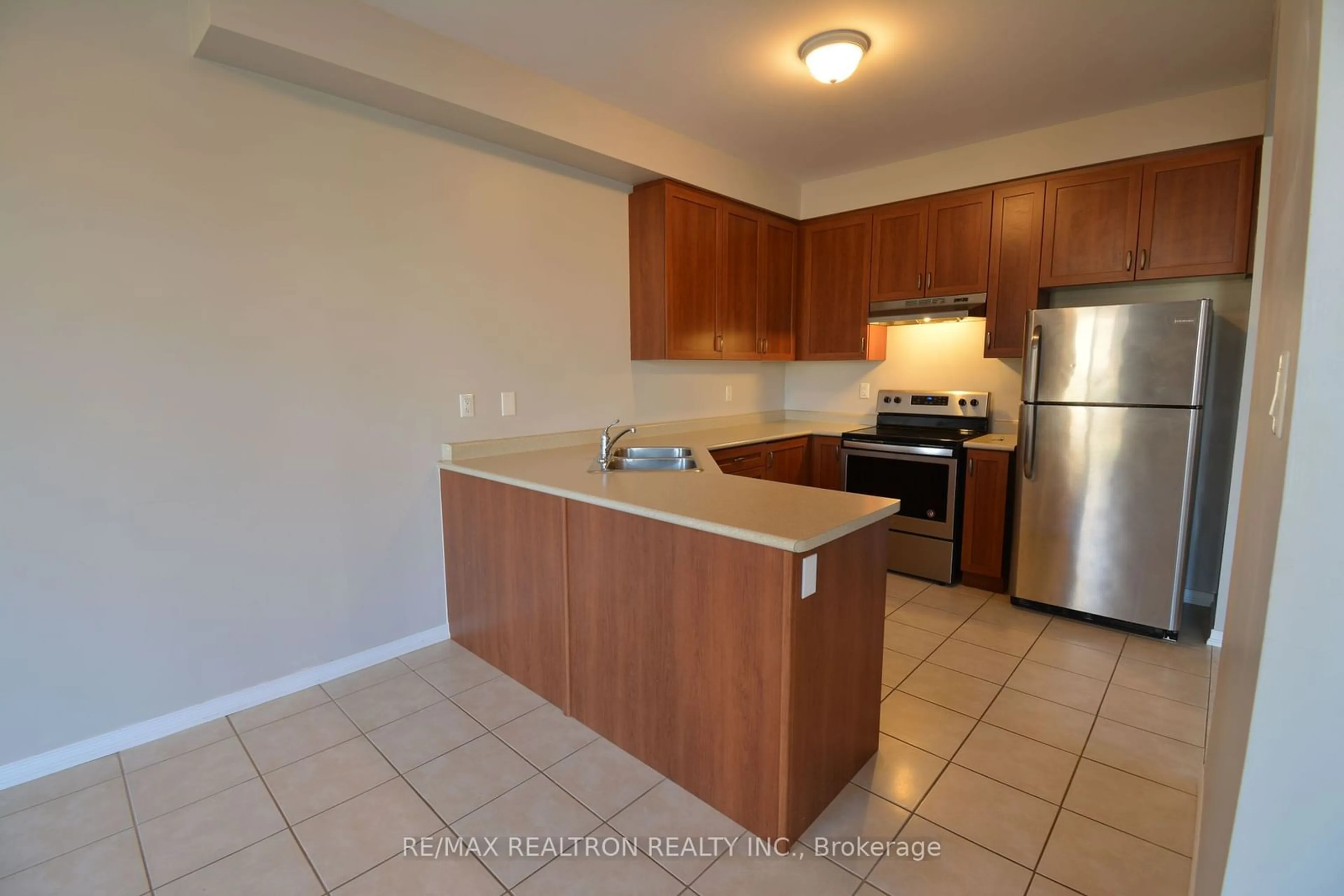 Standard kitchen, wood floors for 351 Rannie Rd, Newmarket Ontario L3X 2N2