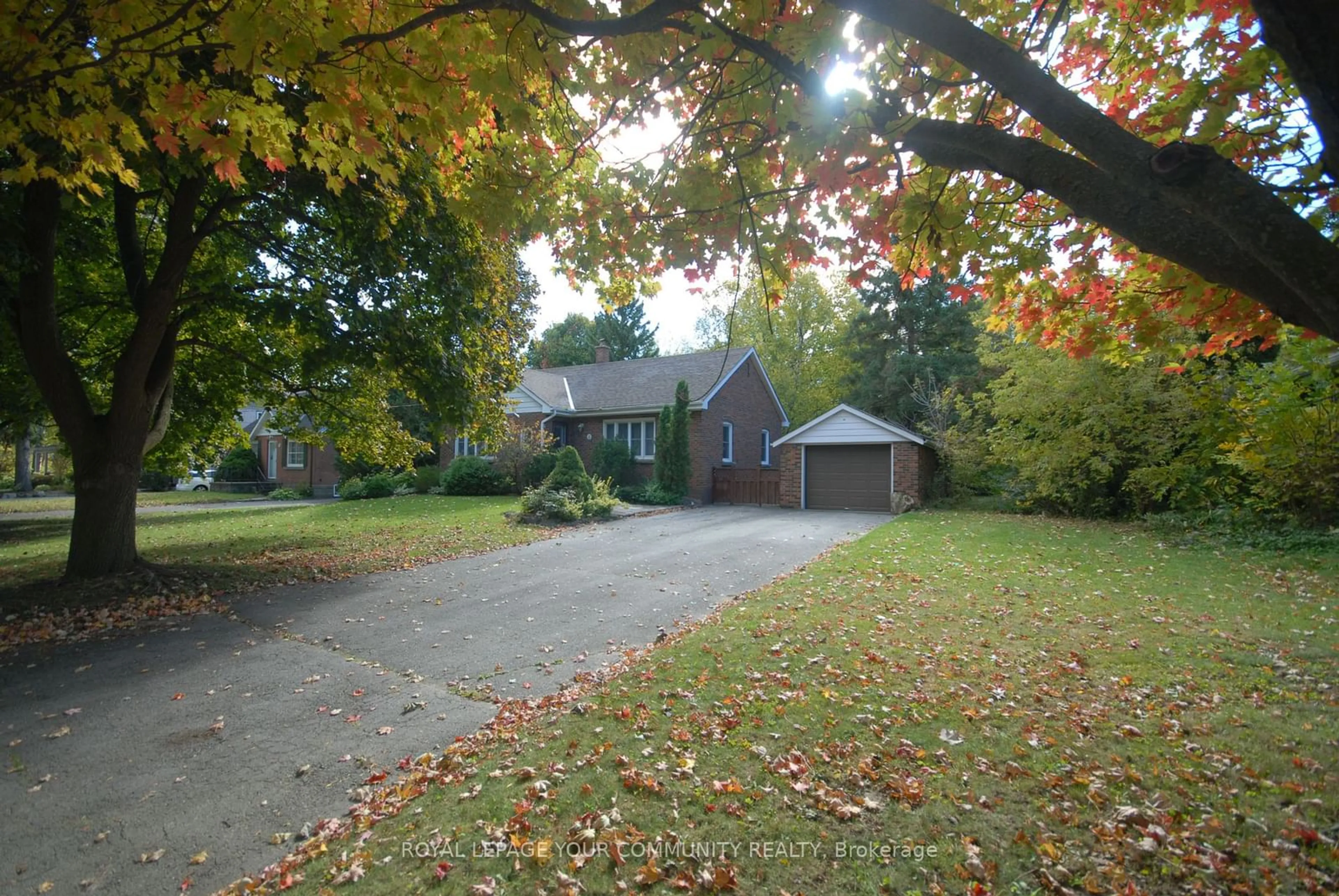 A pic from exterior of the house or condo, the street view for 11 Maple Lane, Markham Ontario L3R 1R1