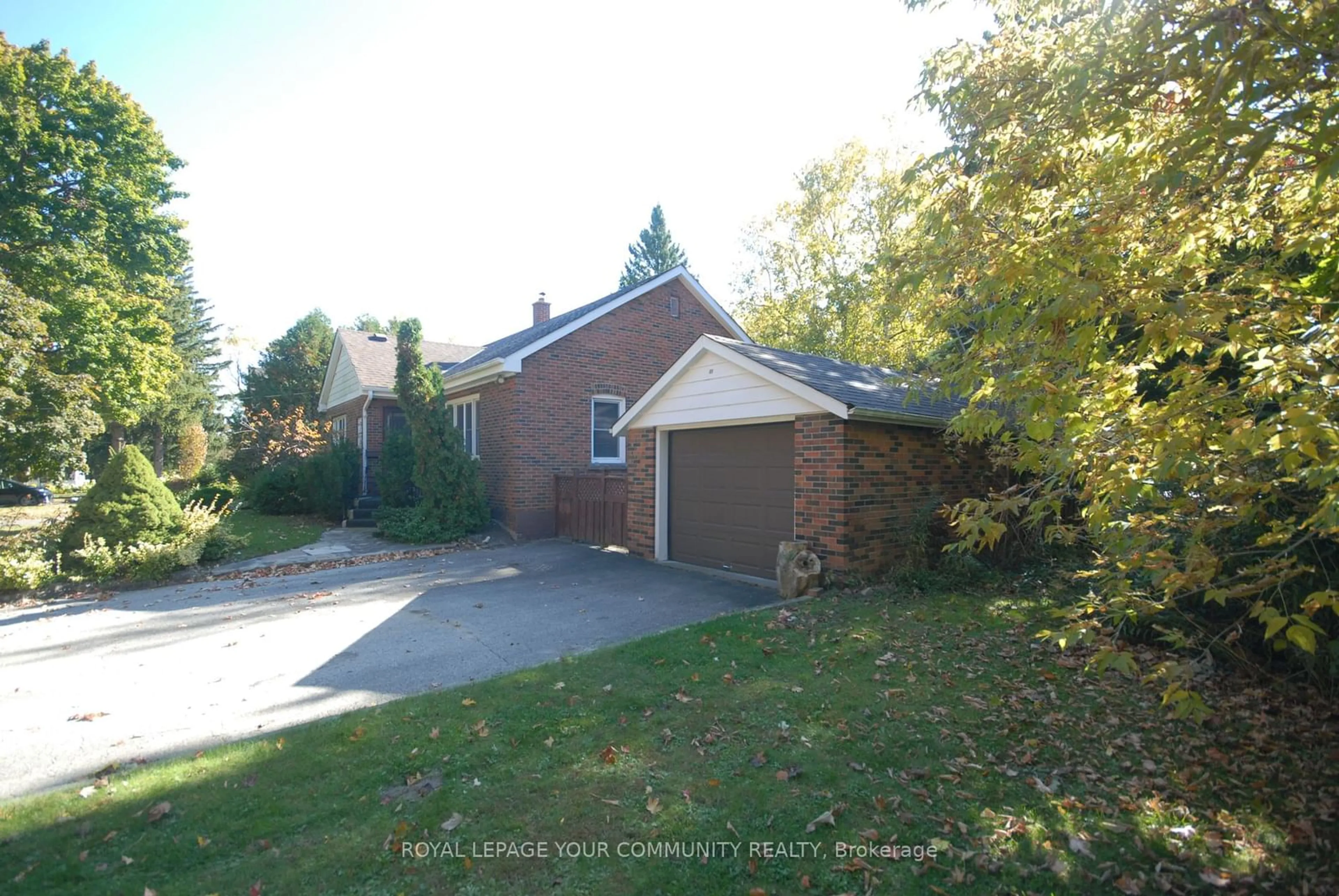 Frontside or backside of a home, the street view for 11 Maple Lane, Markham Ontario L3R 1R1