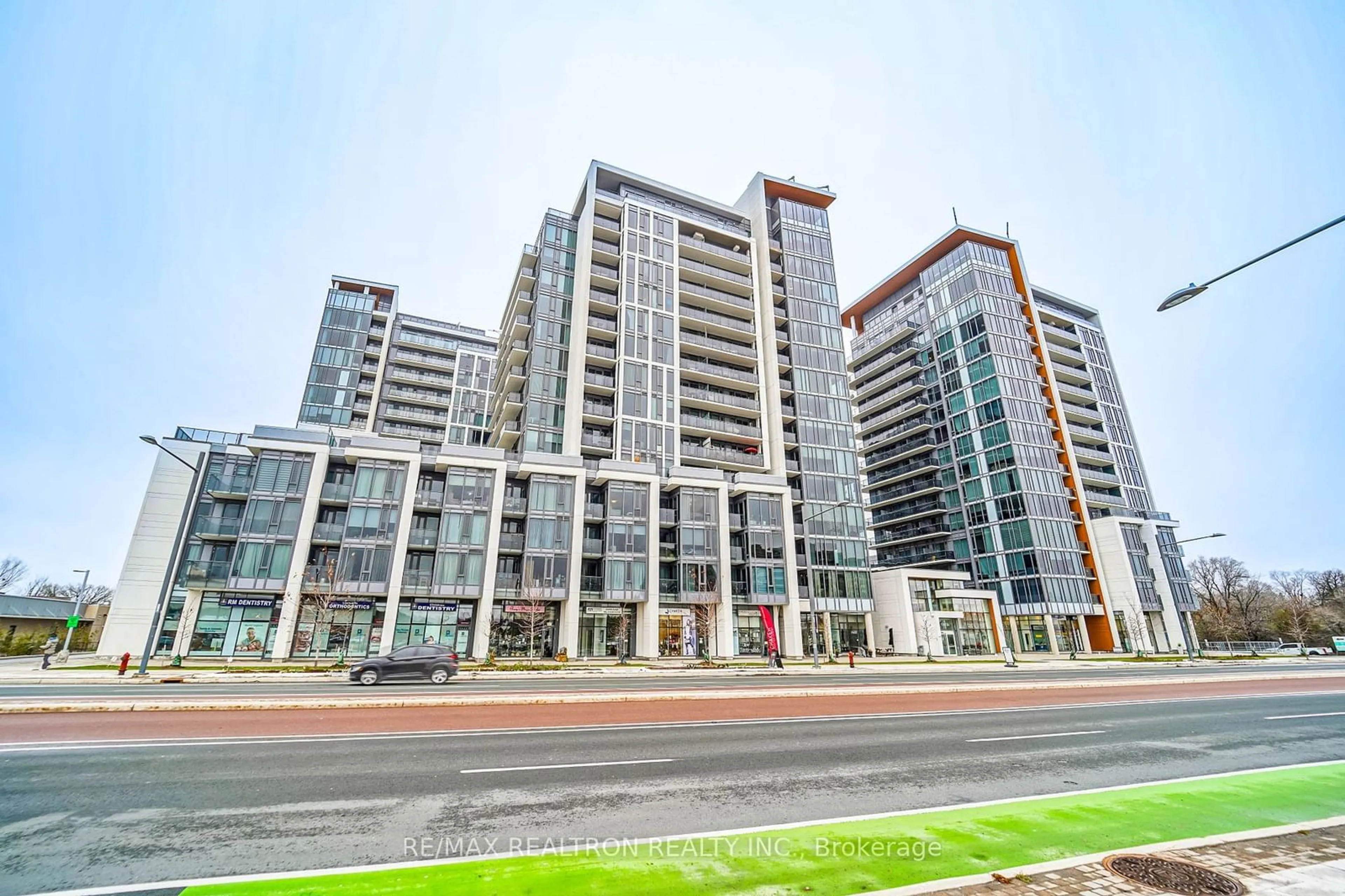 A pic from exterior of the house or condo, the street view for 9600 Yonge St #1109, Richmond Hill Ontario L4C 0X3