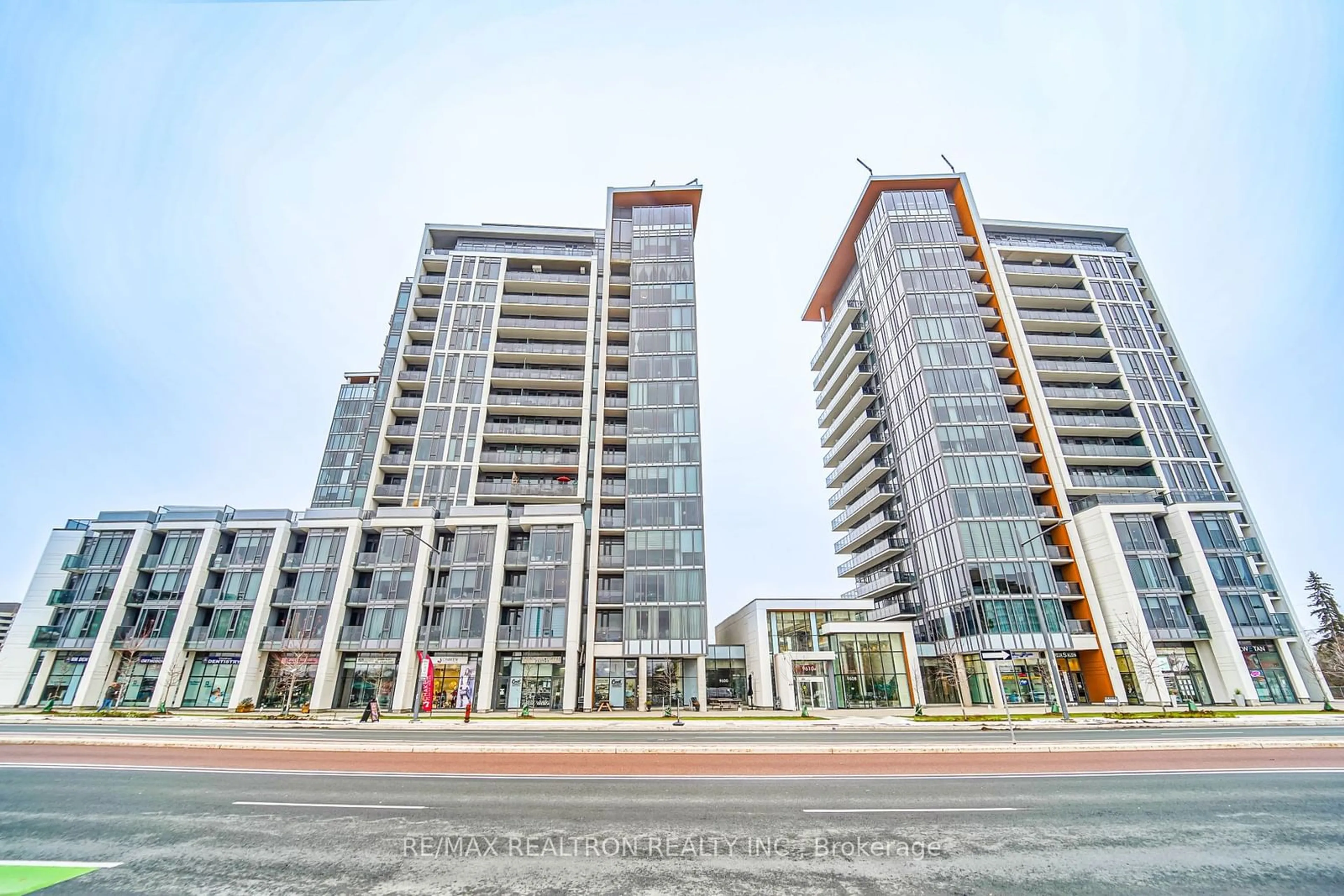 A pic from exterior of the house or condo, the street view for 9600 Yonge St #1109, Richmond Hill Ontario L4C 0X3