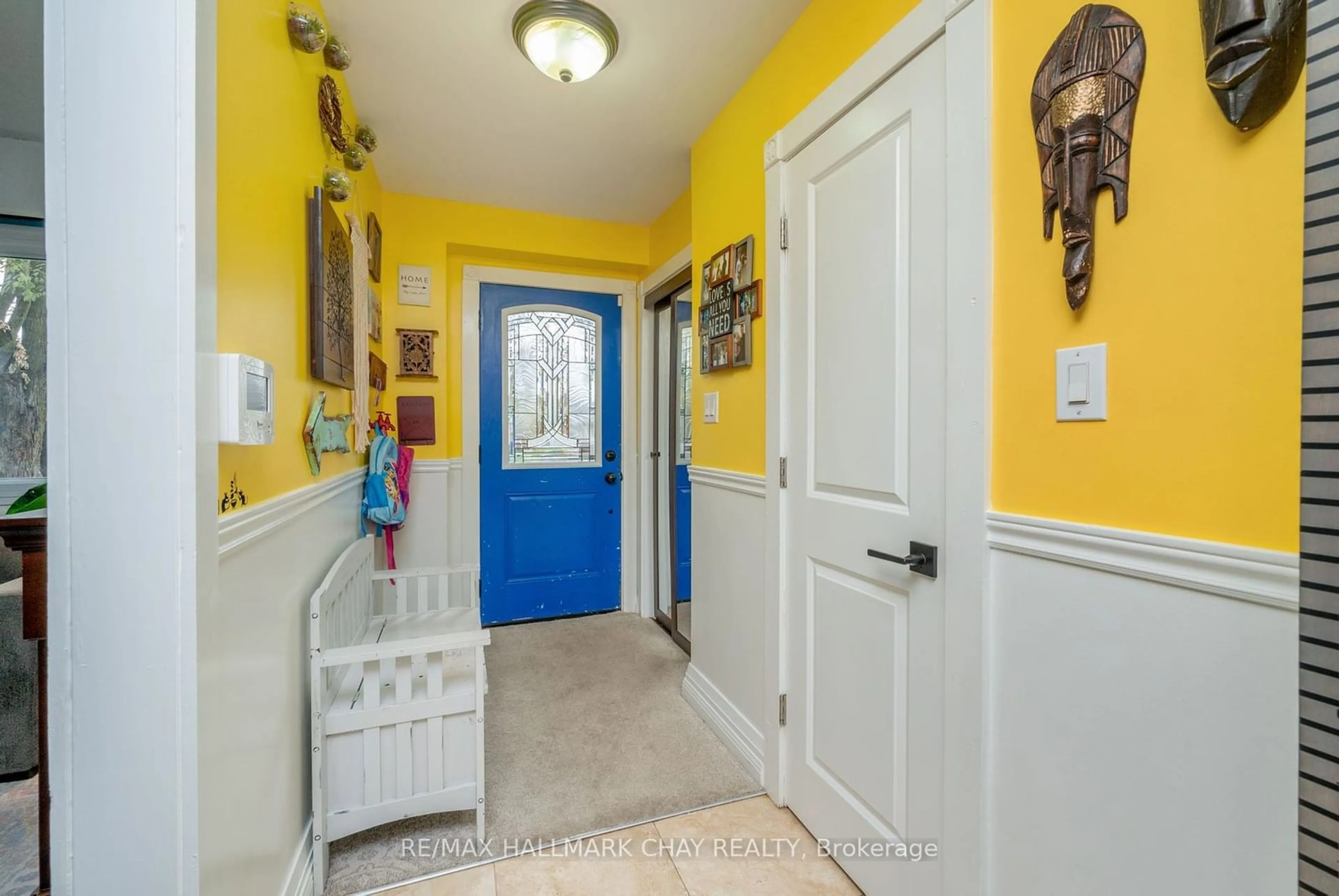 Indoor entryway, wood floors for 156 Beattie Ave, New Tecumseth Ontario L9R 1C3