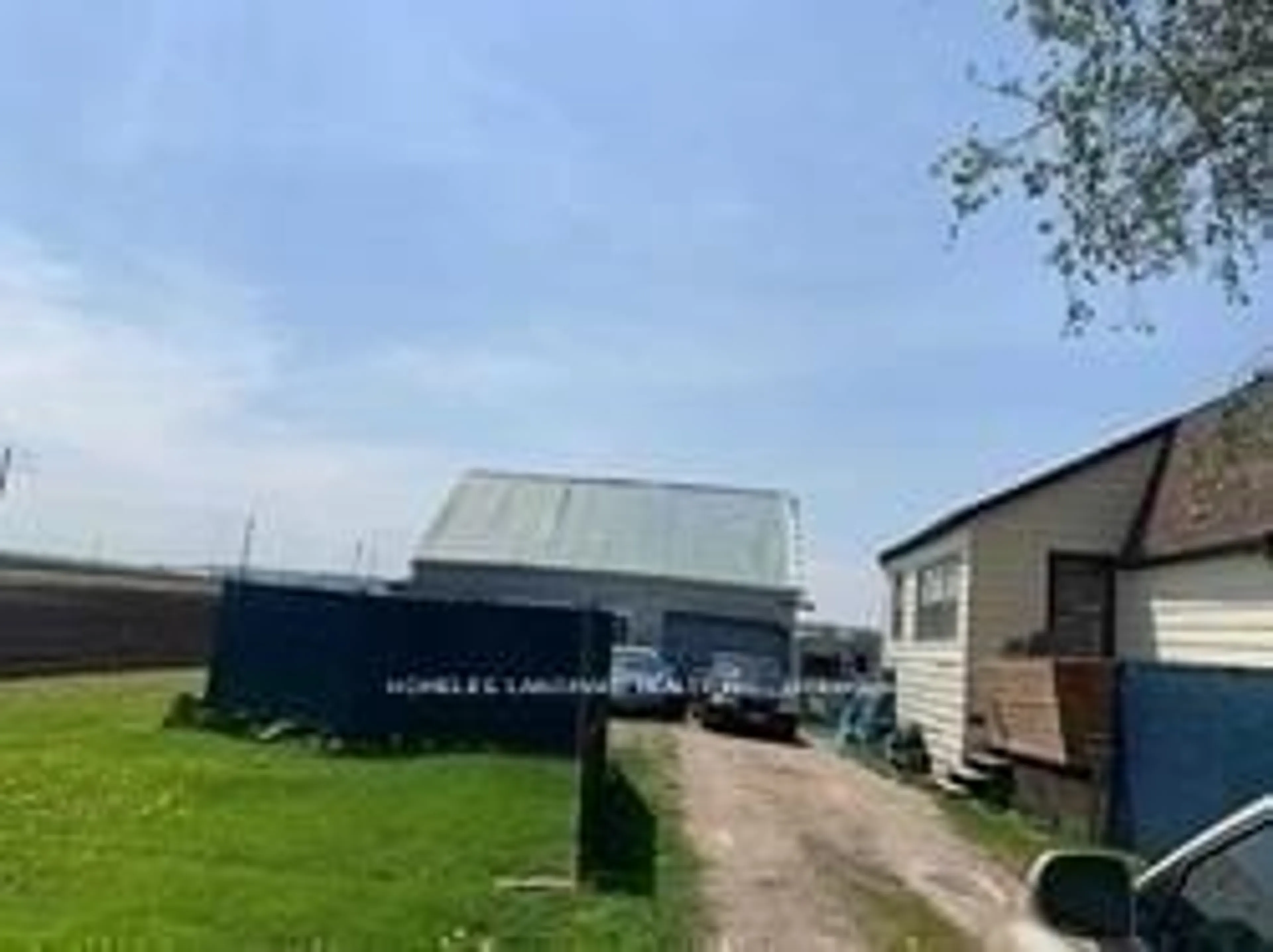 Shed for 19580 Dufferin St, King Ontario L3Y 4V1