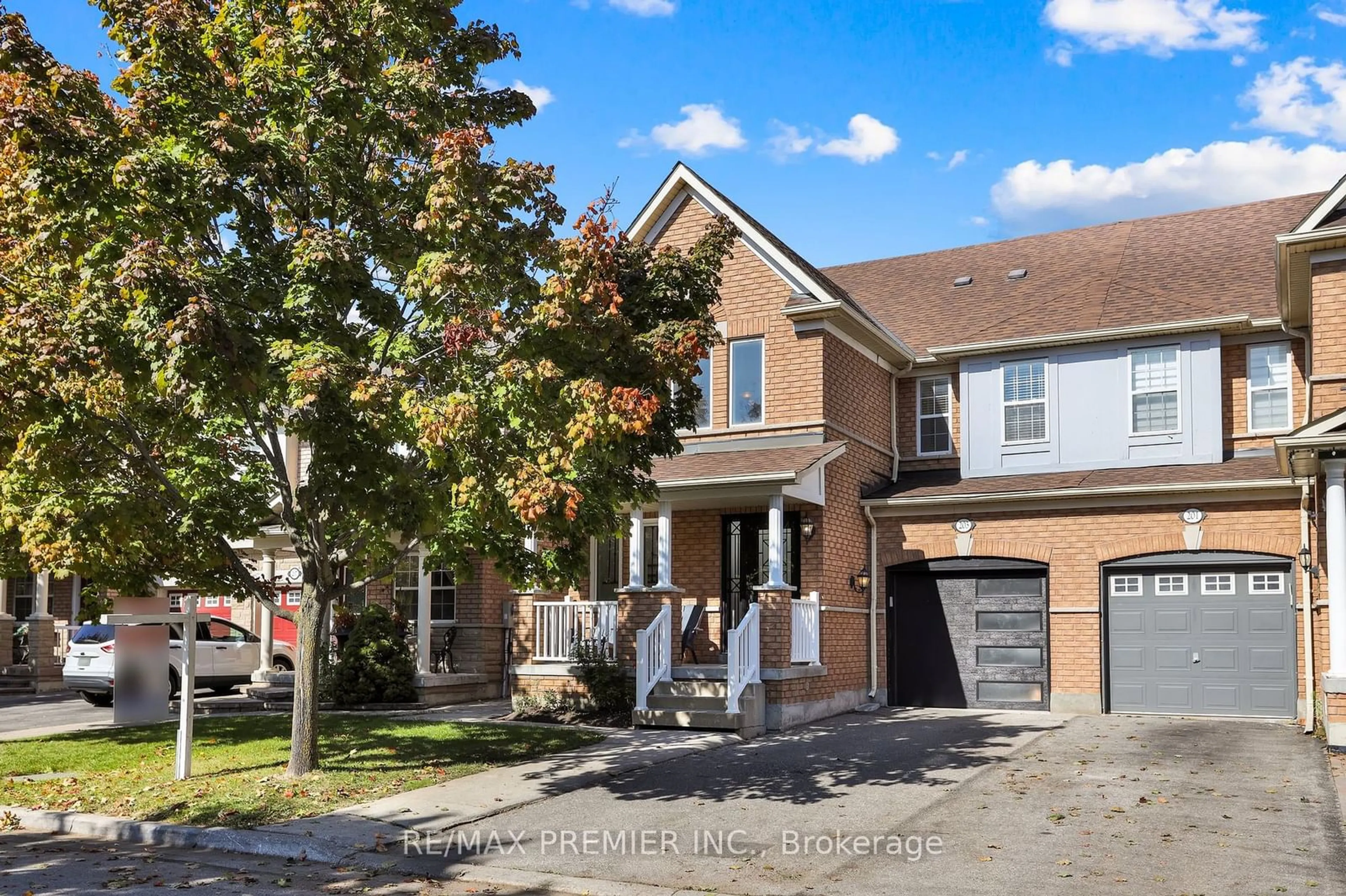 Home with brick exterior material for 203 Hollywood Hill Circ, Vaughan Ontario L4H 2P7