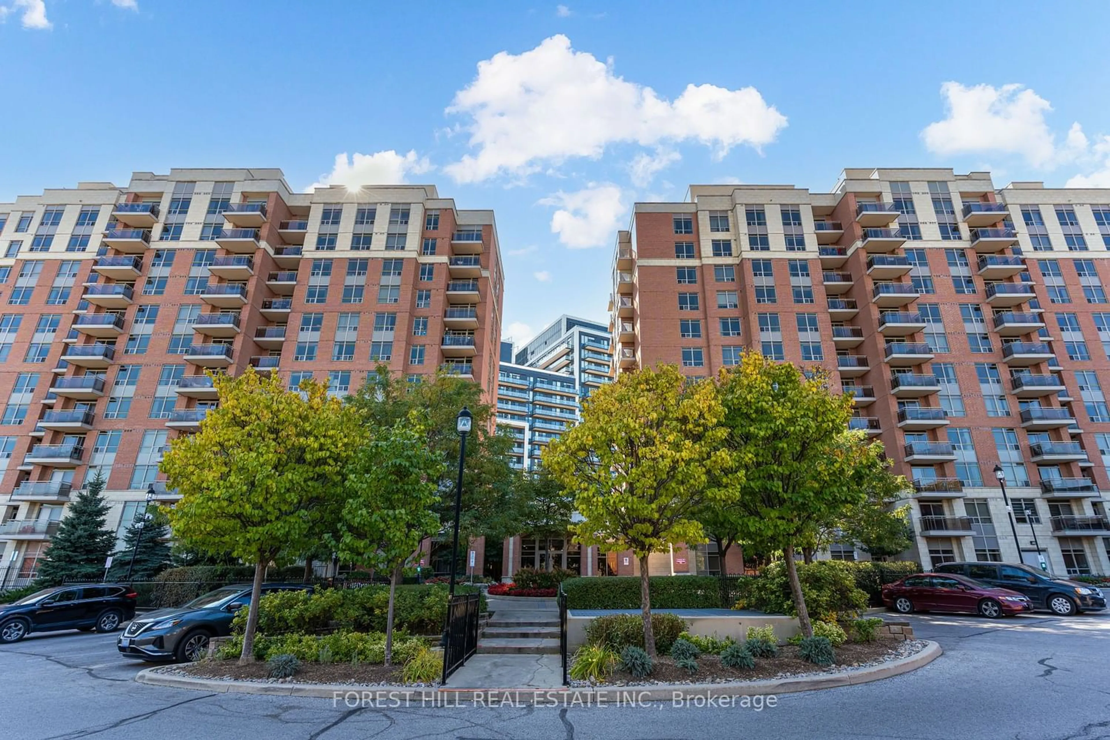 A pic from exterior of the house or condo, the front or back of building for 75 King William Cres #507, Richmond Hill Ontario L4B 0C1