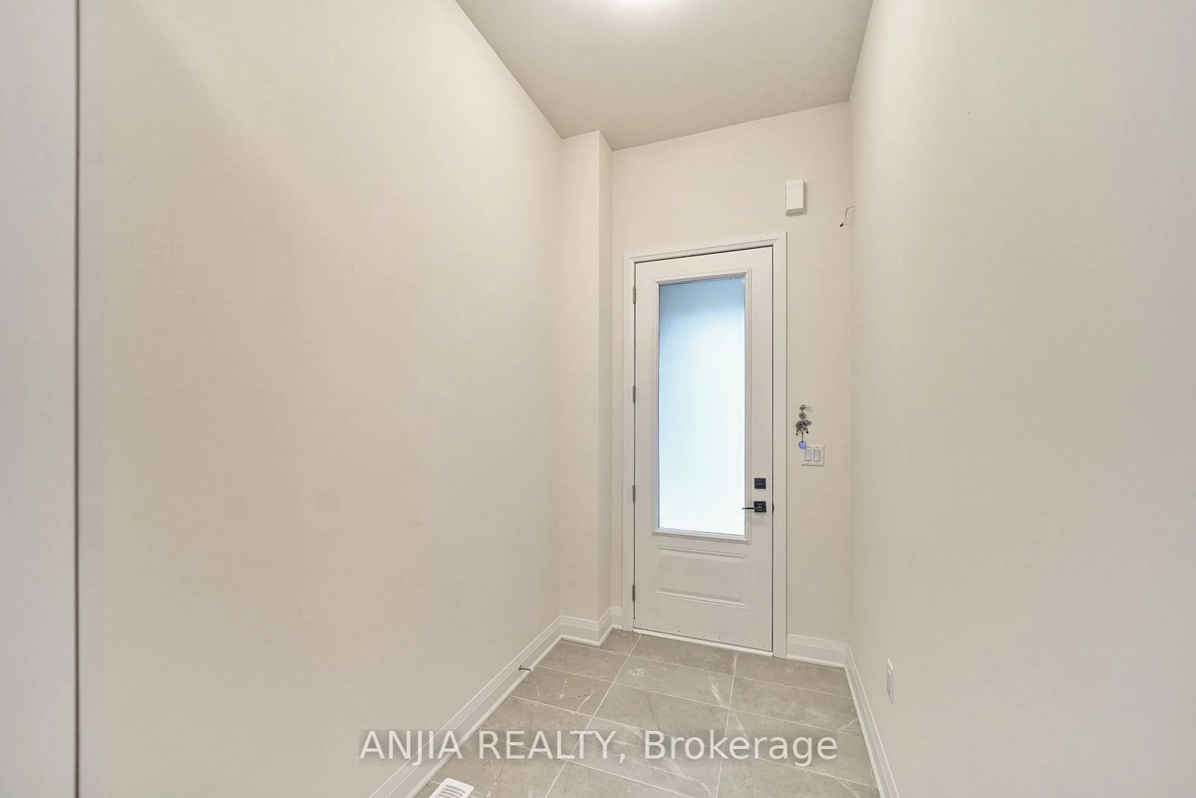 Indoor entryway, unknown floor for 2 Lois Torrance Tr, Uxbridge Ontario L9P 0R9