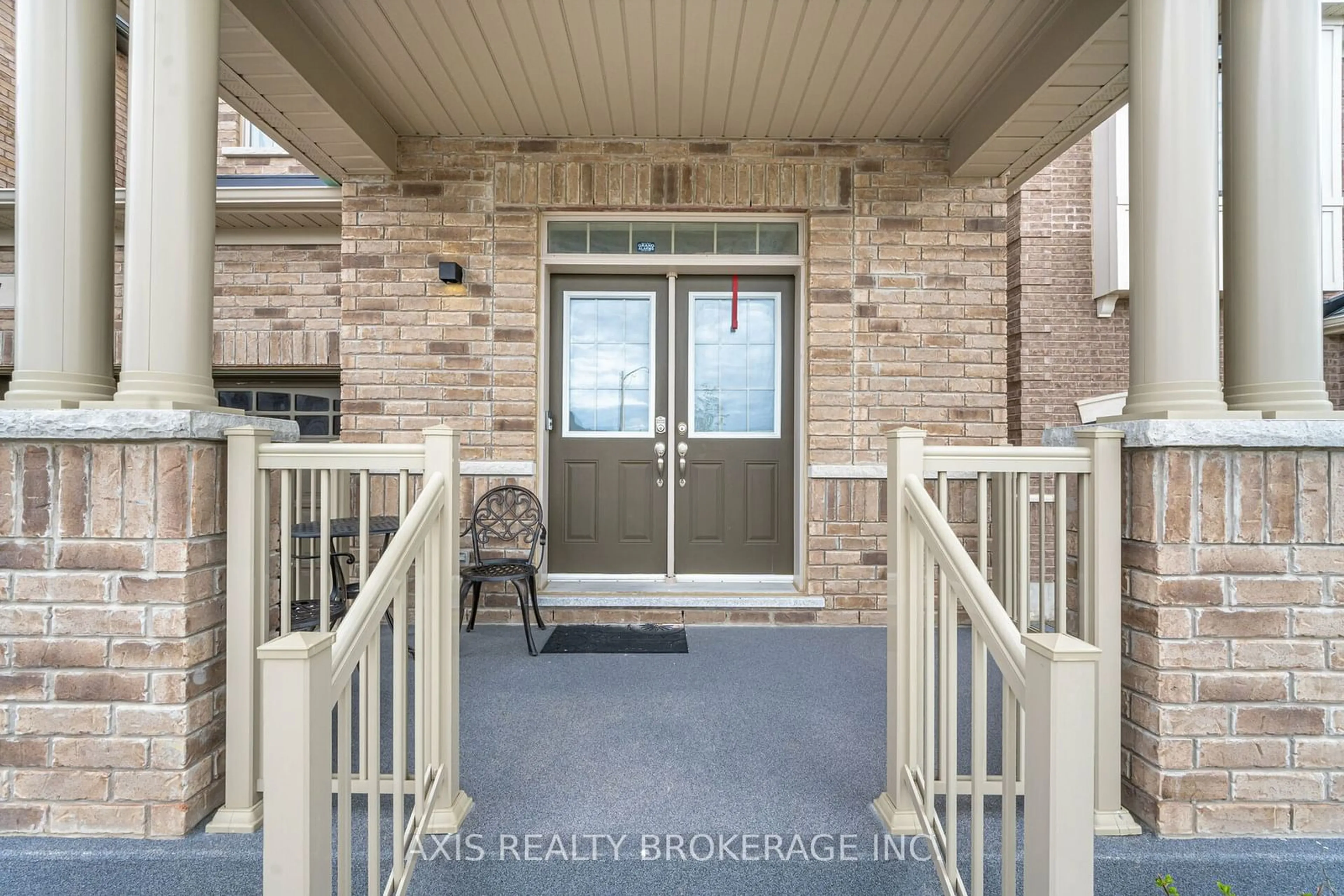 Indoor entryway, wood floors for 17 Grinnel Rd, East Gwillimbury Ontario L9N 0X5