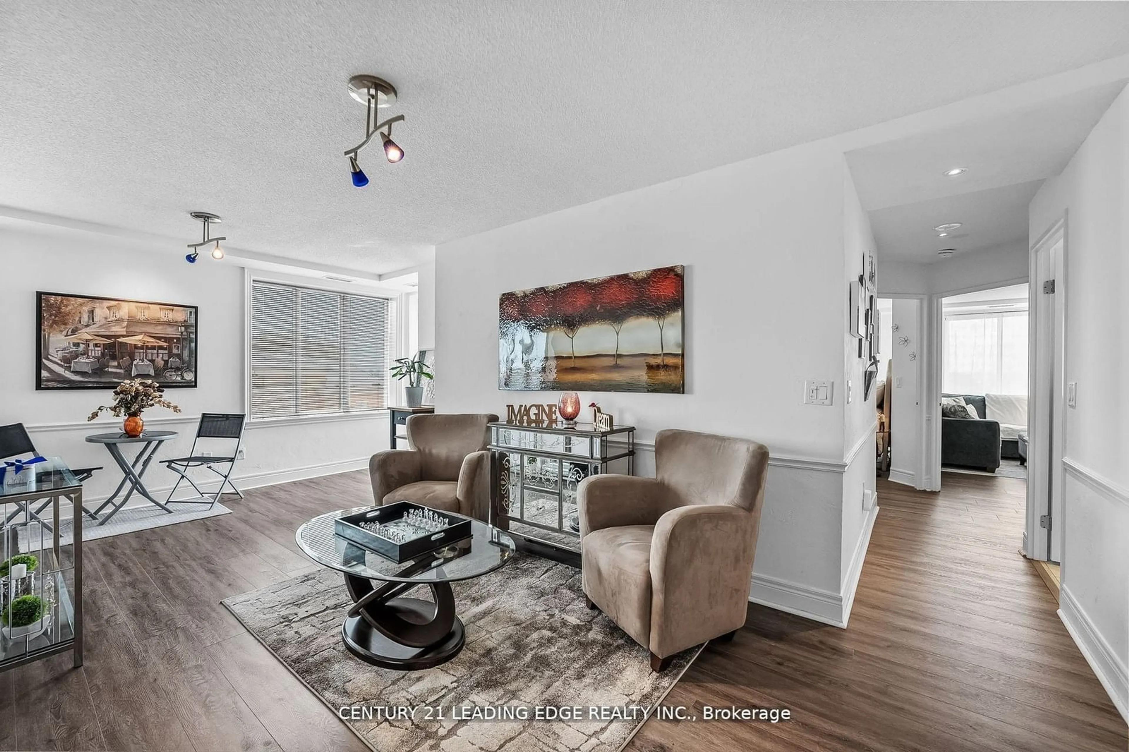 Living room, wood floors for 135 Pond Dr #Ph6, Markham Ontario L3T 7V6