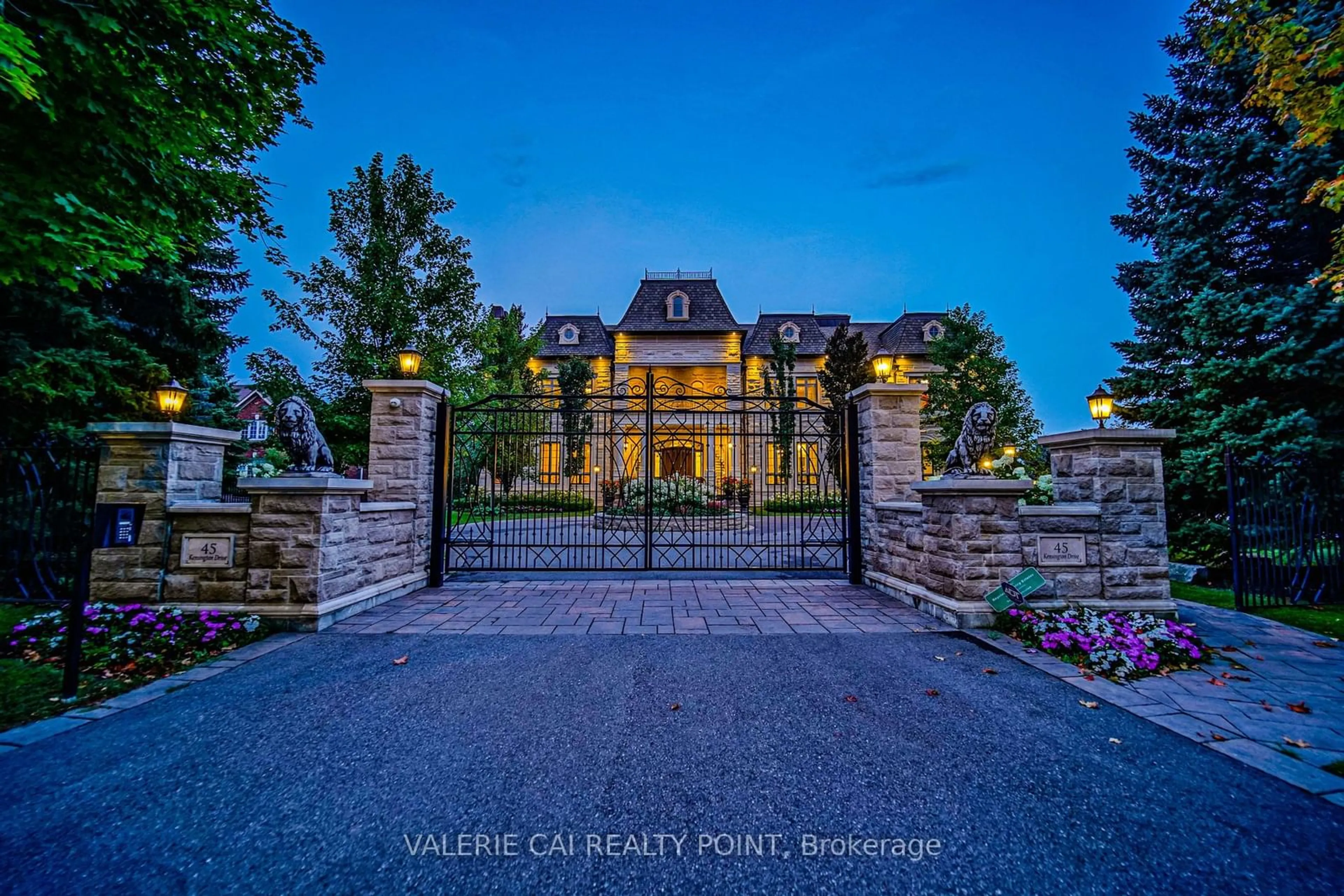 Indoor entryway for 45 Kensington Dr, Richmond Hill Ontario L4E 3S7