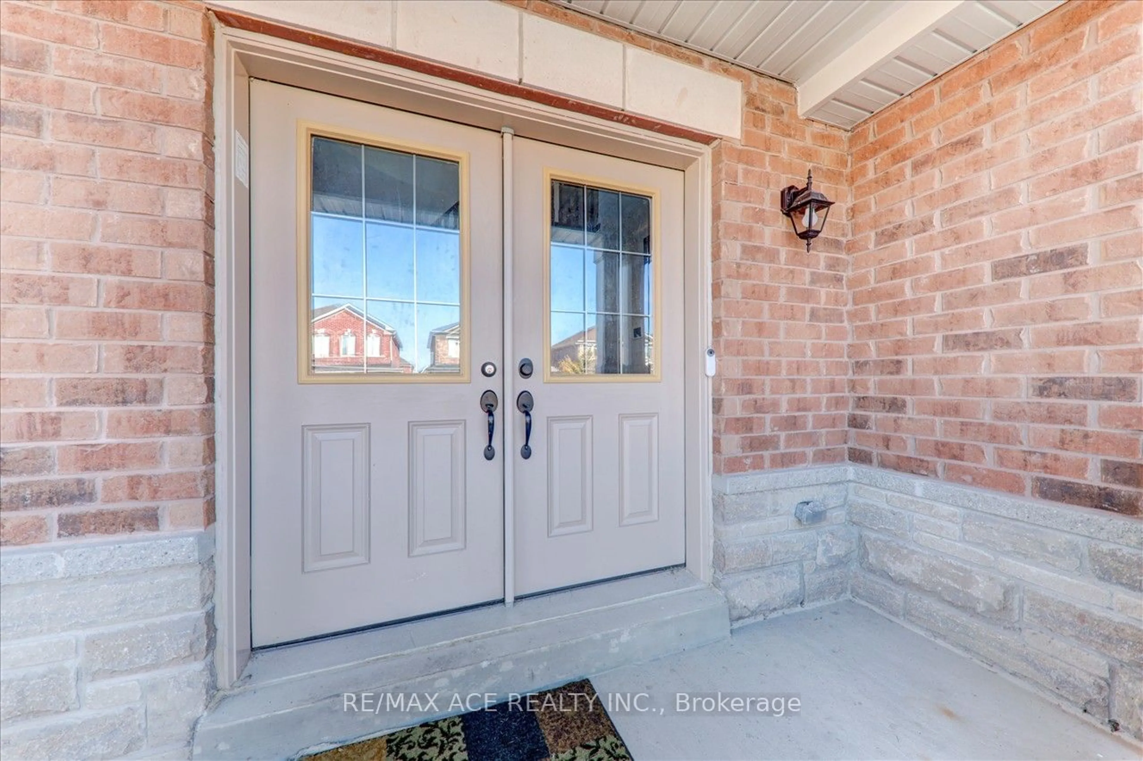 Indoor entryway, ceramic floors for 35 Jardine St, Brock Ontario L0K 1A0