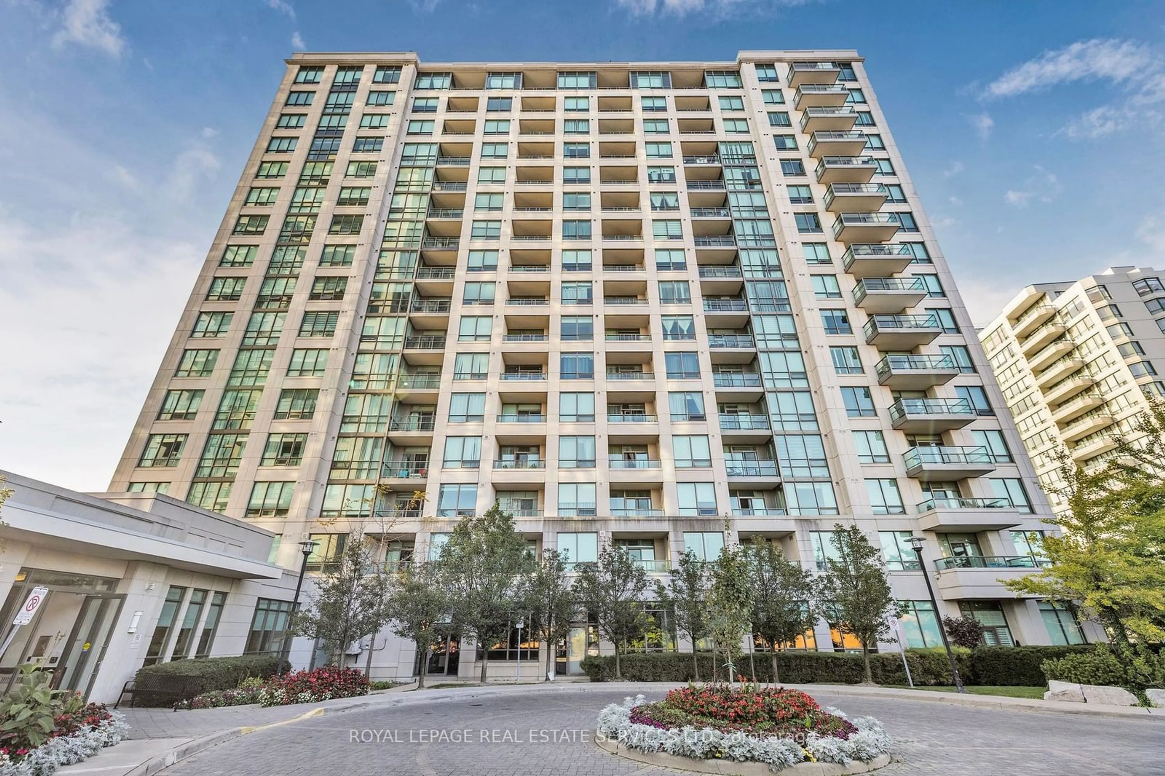 A pic from exterior of the house or condo, the front or back of building for 100 Promenade Circ #1110, Vaughan Ontario L4J 7W7