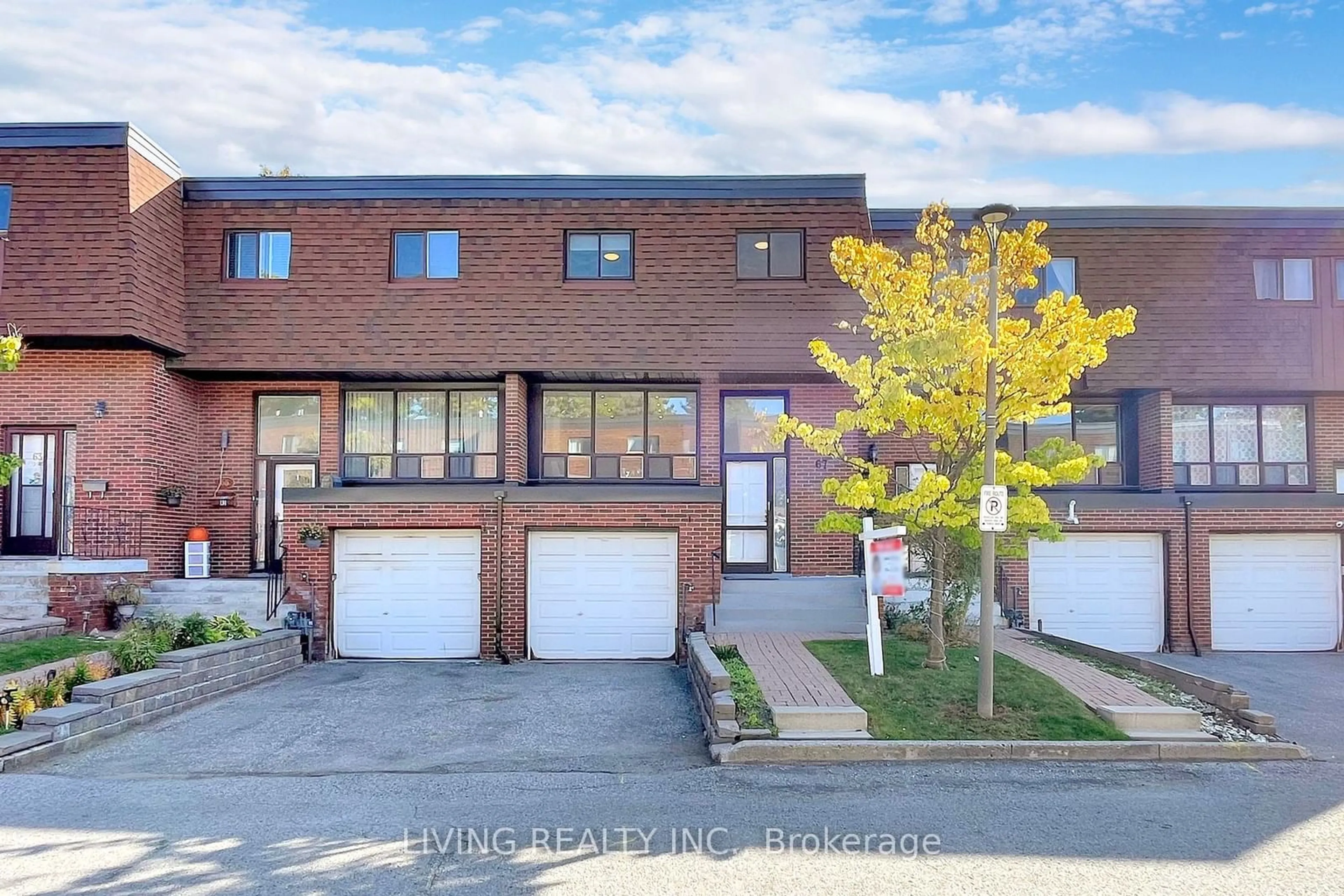 A pic from exterior of the house or condo, the street view for 67 Stately Way, Markham Ontario L3T 3Z9