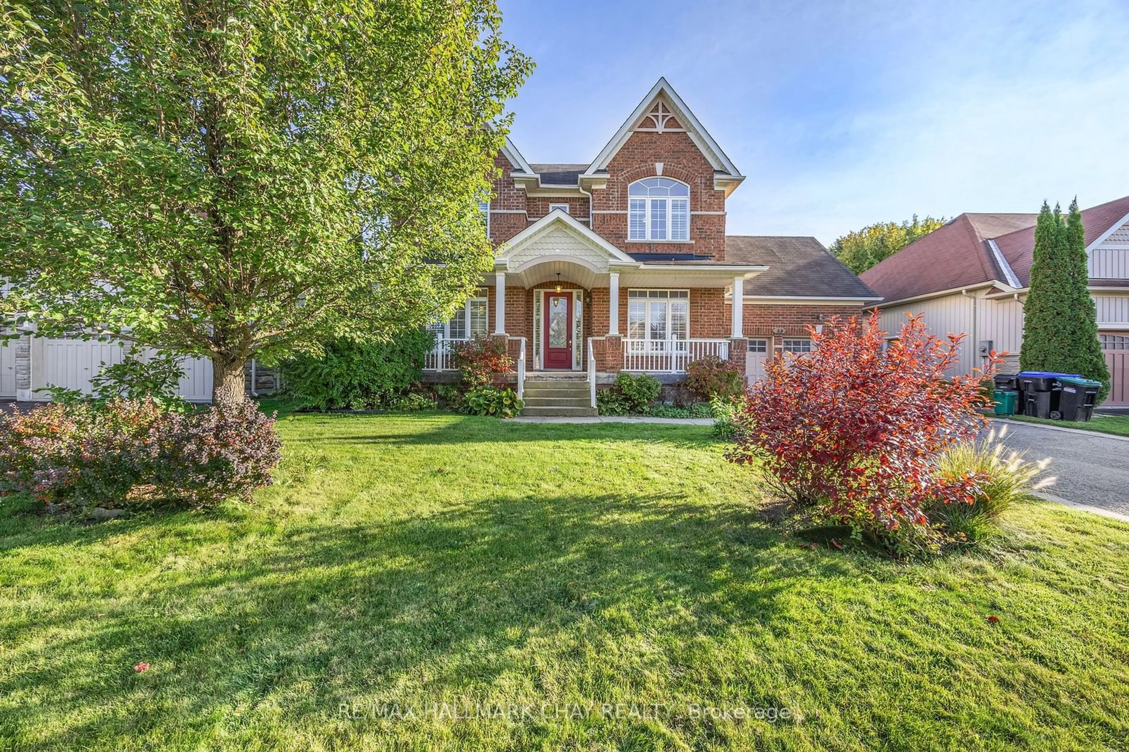 Frontside or backside of a home, the street view for 33 COLLIER Cres, Essa Ontario L0M 1B5