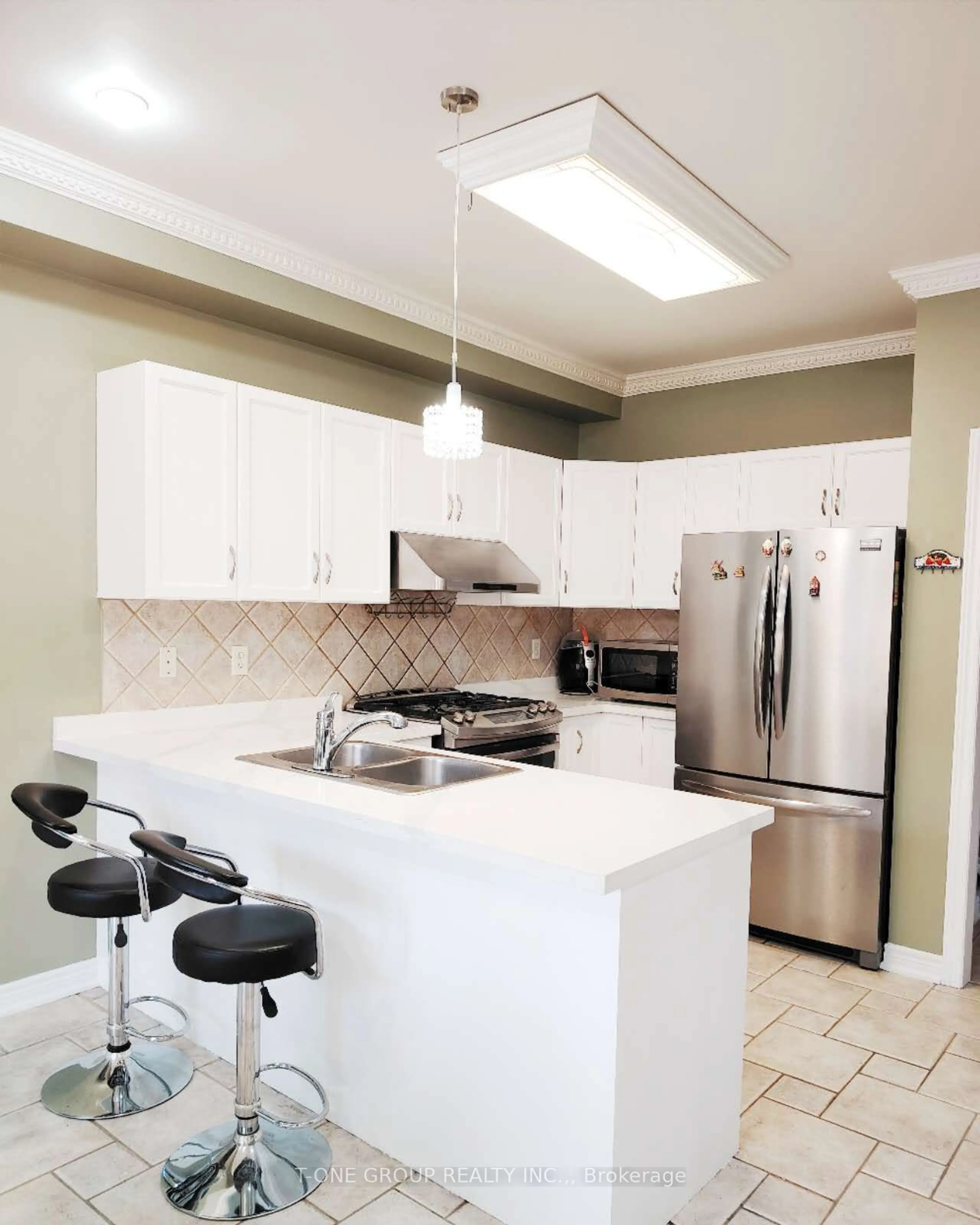 Kitchen for 49 Norwood Ave, Vaughan Ontario L6A 3V6