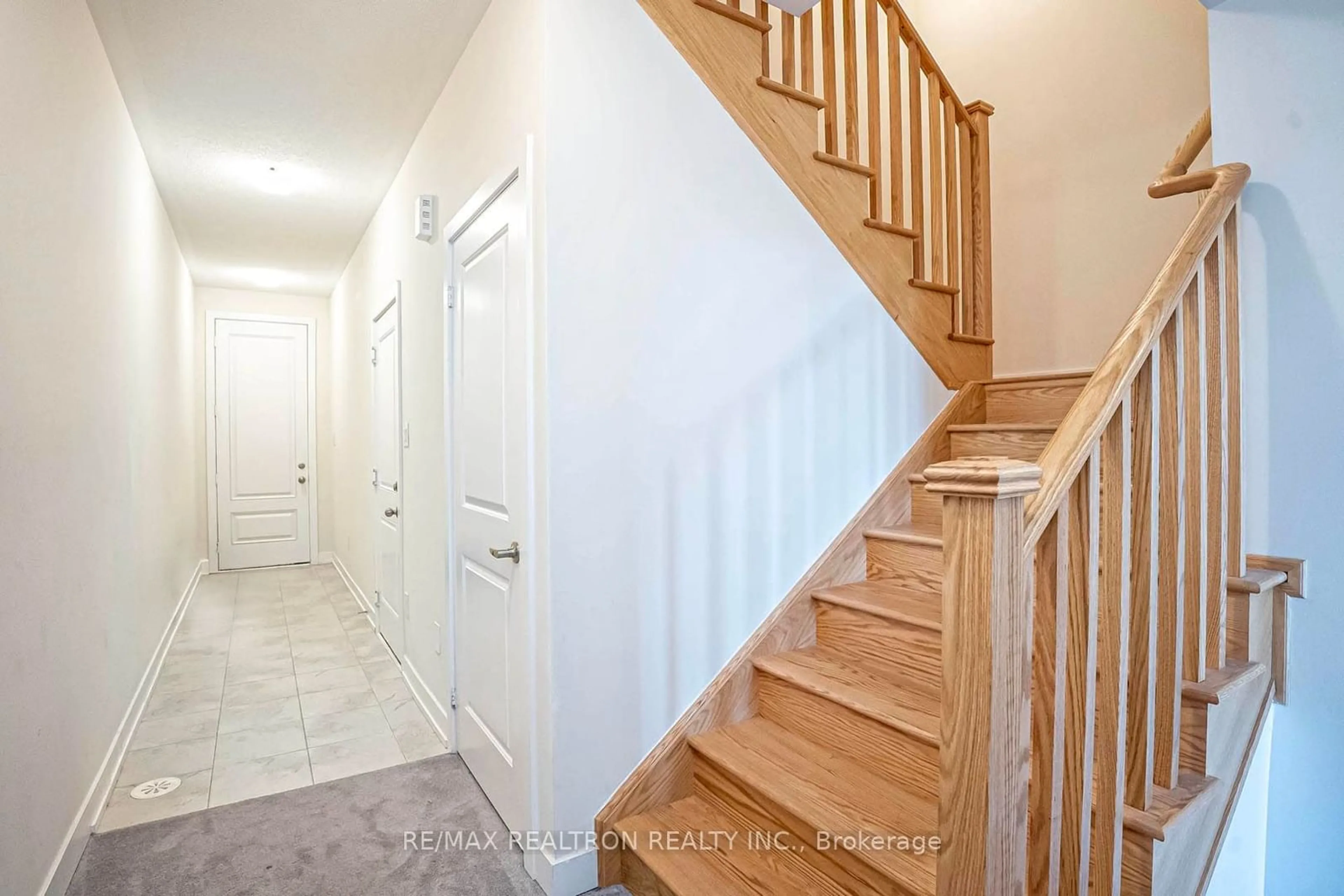 Indoor entryway, wood floors for 45 Mikayla Lane, Markham Ontario L6B 1R1