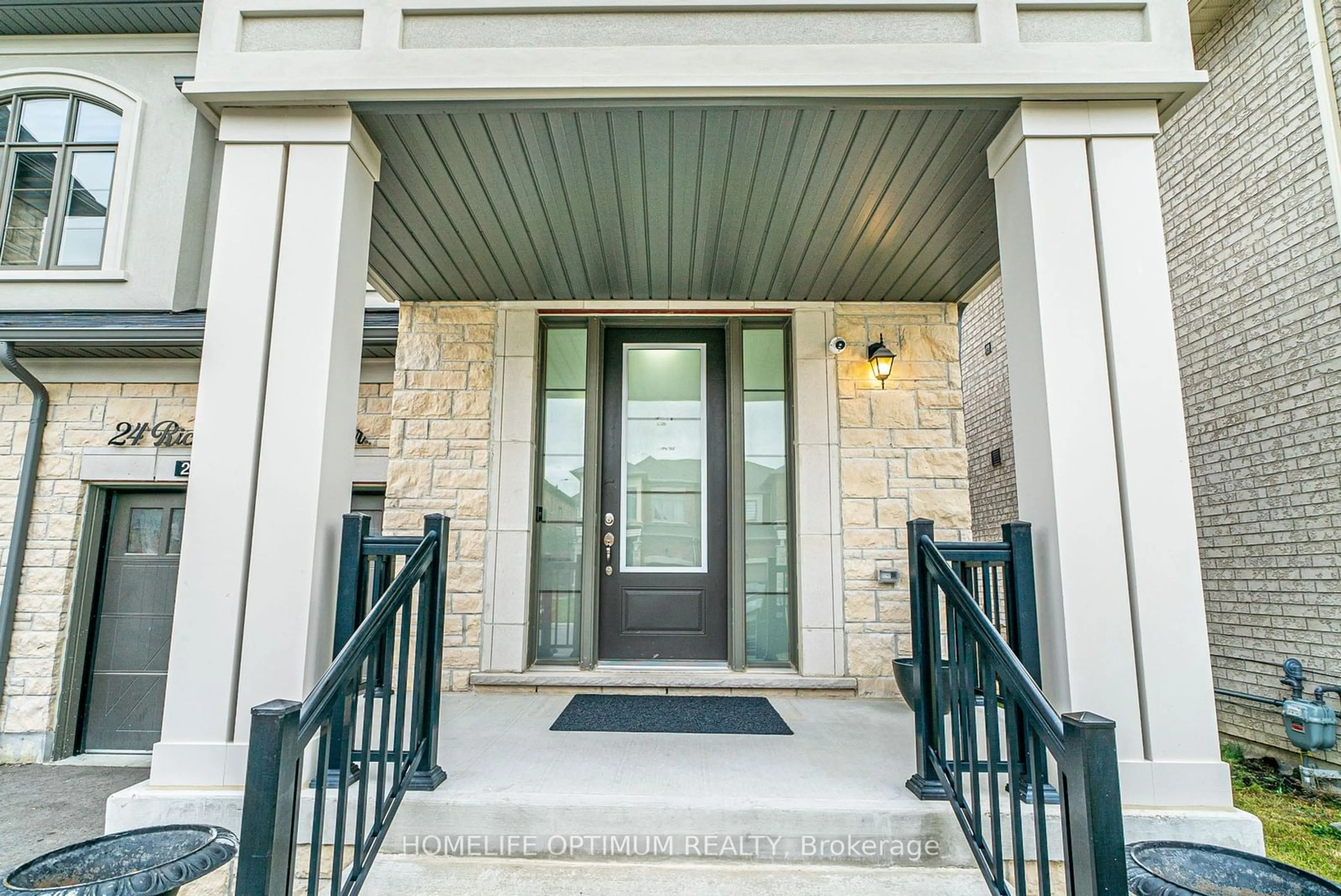 Indoor entryway, wood floors for 24 Richard Boyd Dr, East Gwillimbury Ontario L9N 0S6