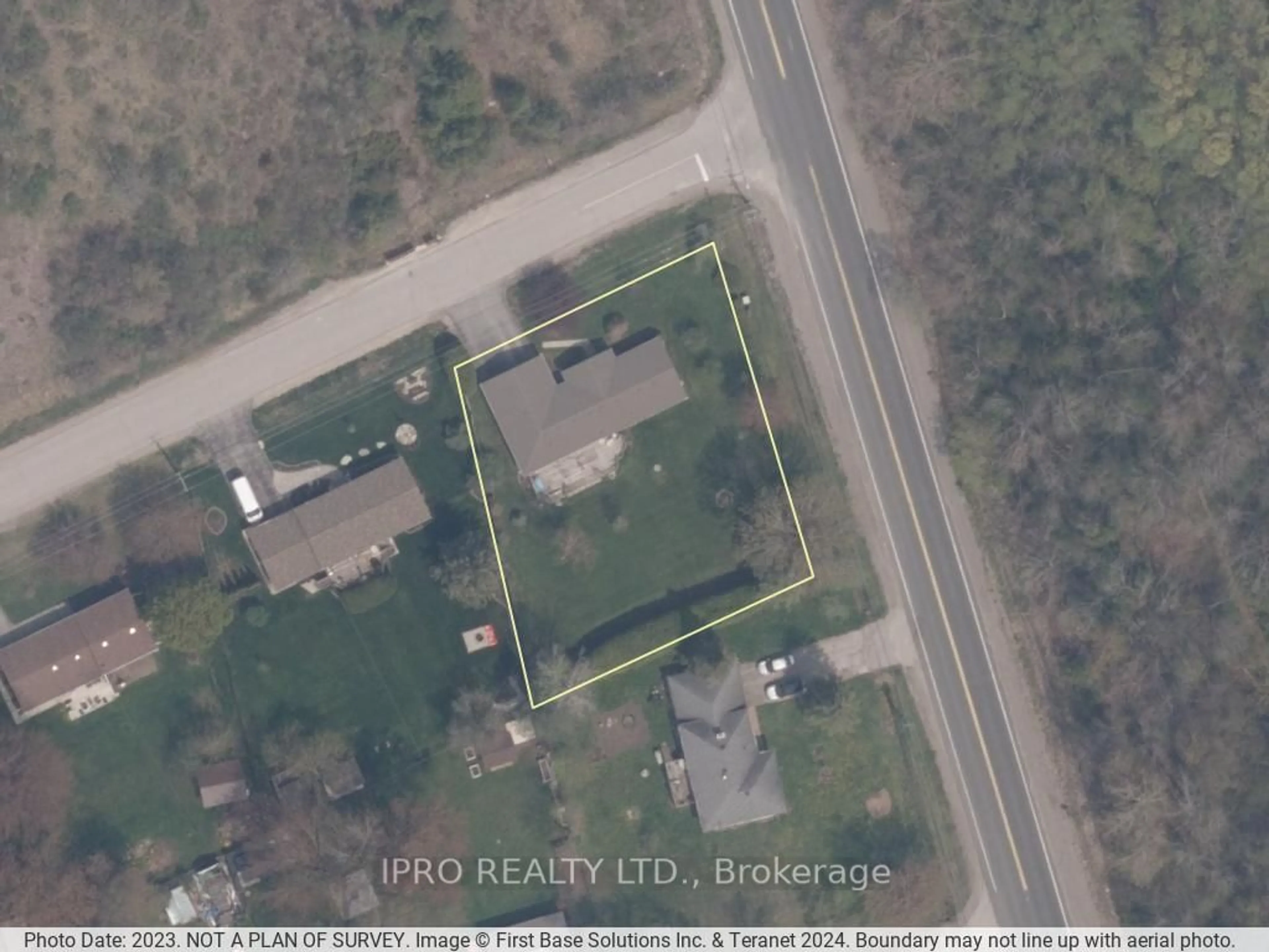 Frontside or backside of a home, the street view for 125 Carolyn St, Georgina Ontario L0E 1R0