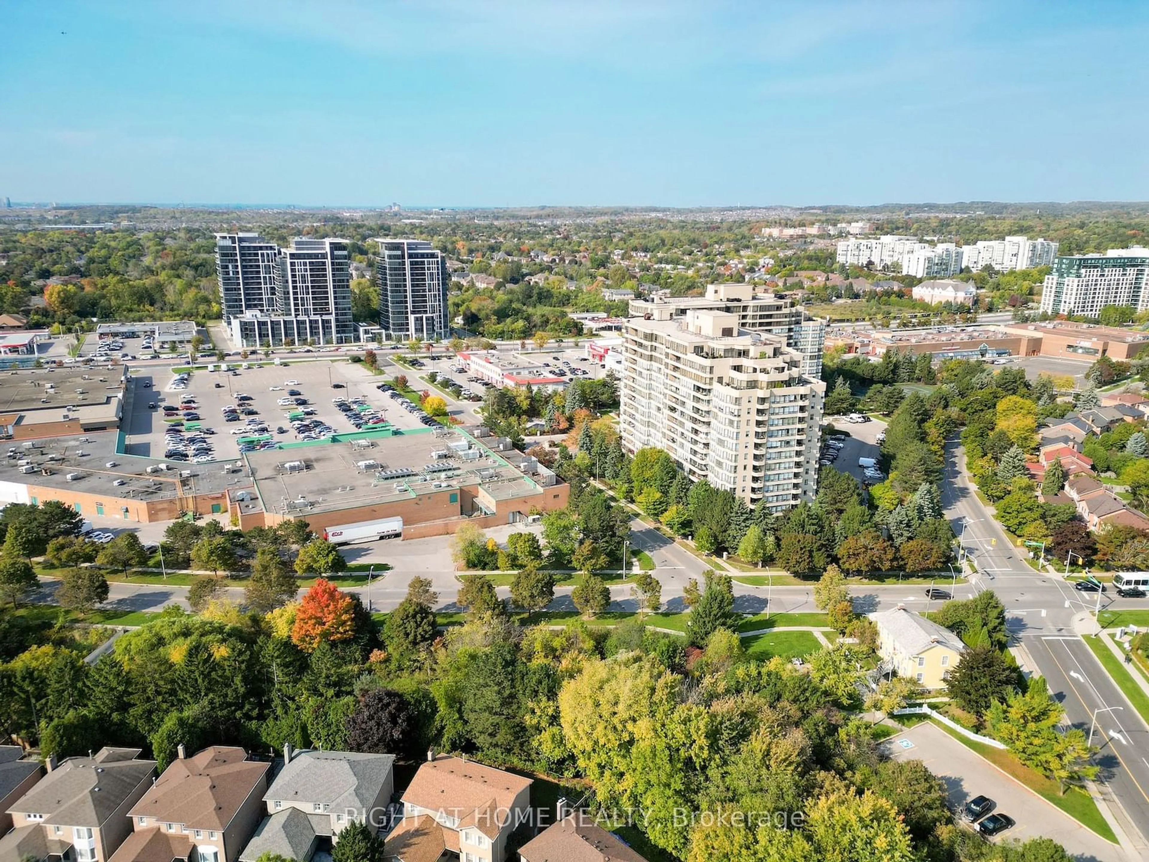 A pic from exterior of the house or condo, the view of city buildings for 32 Clarissa Dr #1222, Richmond Hill Ontario L4C 9R7