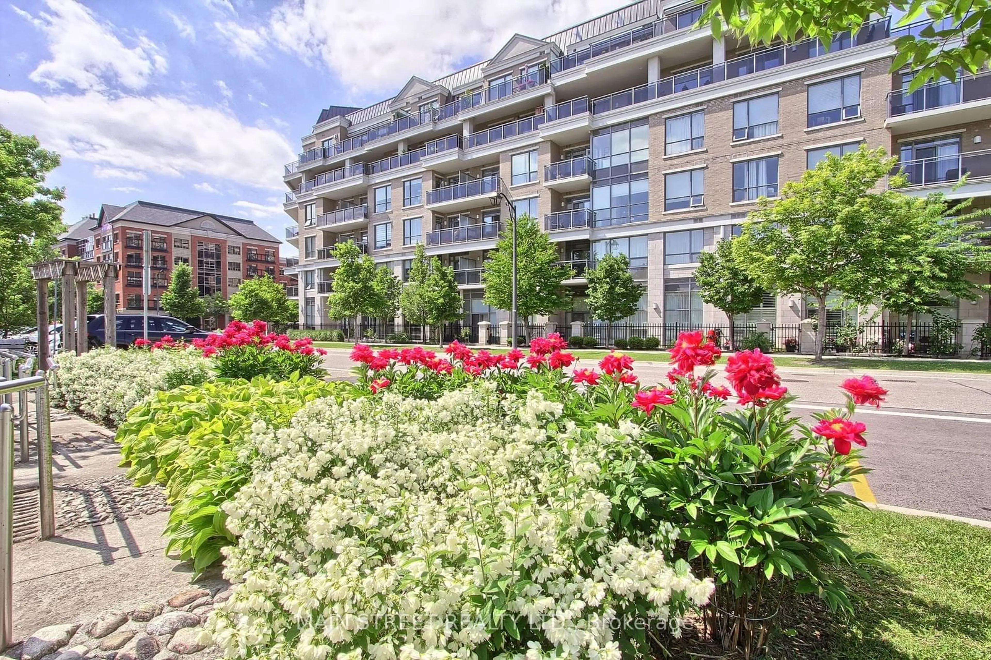 A pic from exterior of the house or condo, the street view for 111 Civic Square Gate #320, Aurora Ontario L4G 0S6