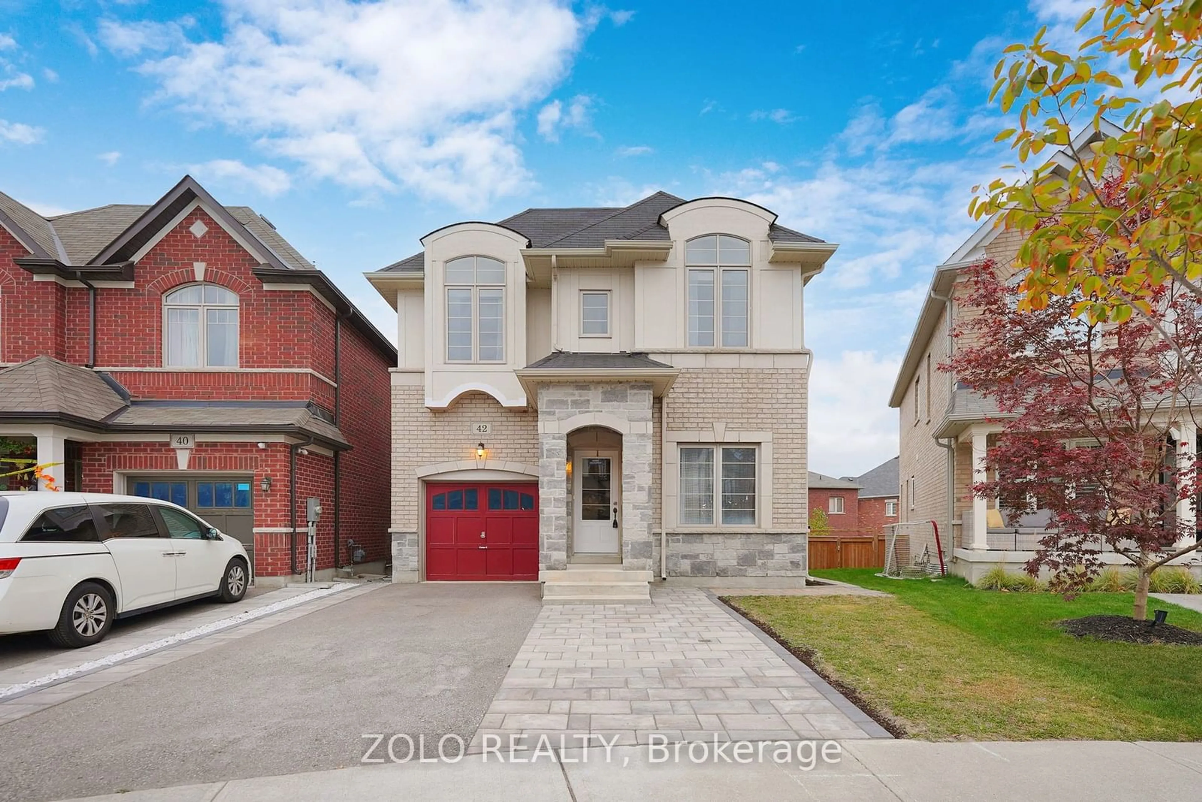 Frontside or backside of a home, the street view for 42 Foxberry Rd, East Gwillimbury Ontario L9N 0P6